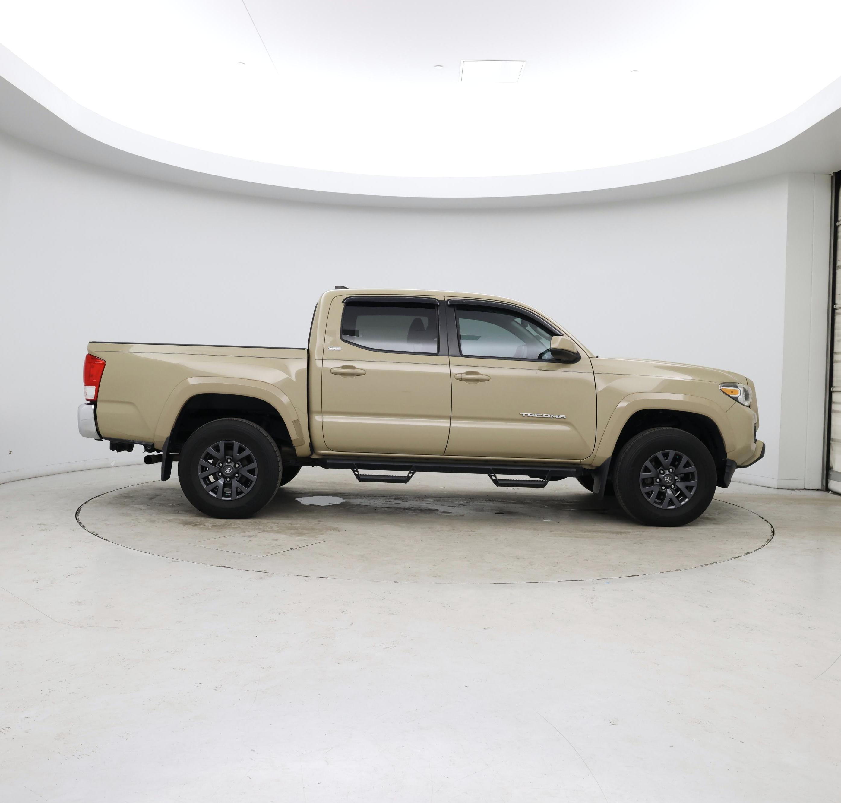 Thumbnail: 2017 Toyota Tacoma - 7