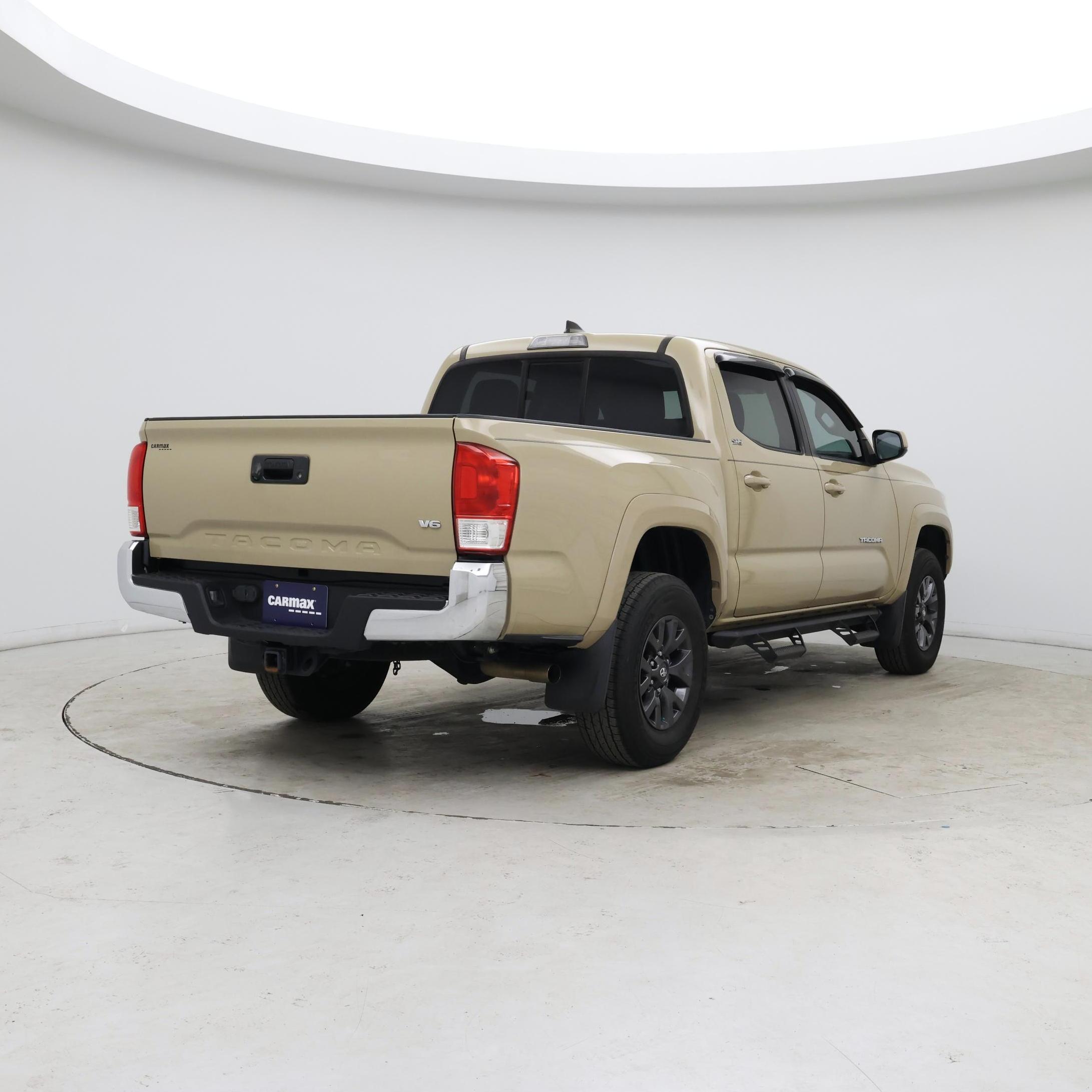 Thumbnail: 2017 Toyota Tacoma - 8