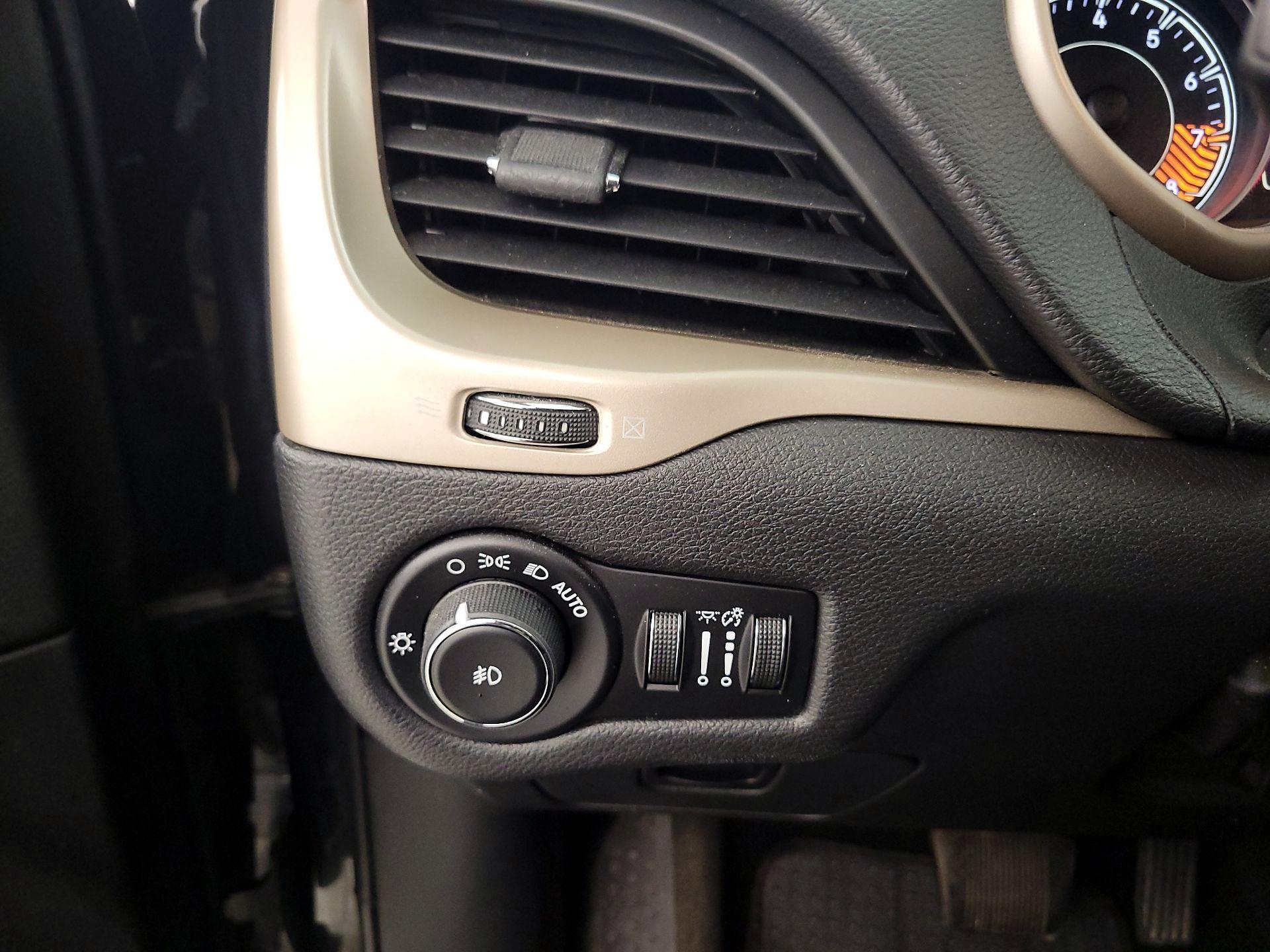 Thumbnail: 2015 Jeep Cherokee - 13