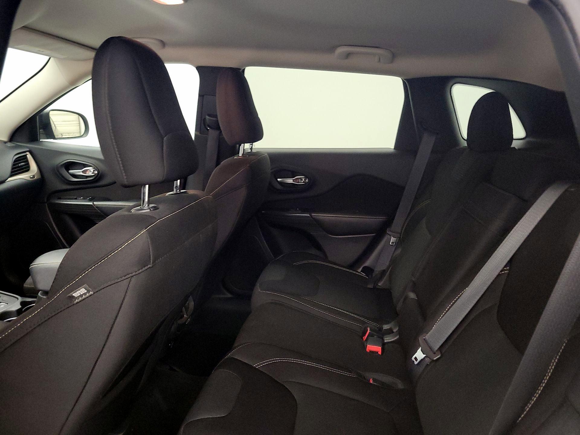 Thumbnail: 2015 Jeep Cherokee - 19