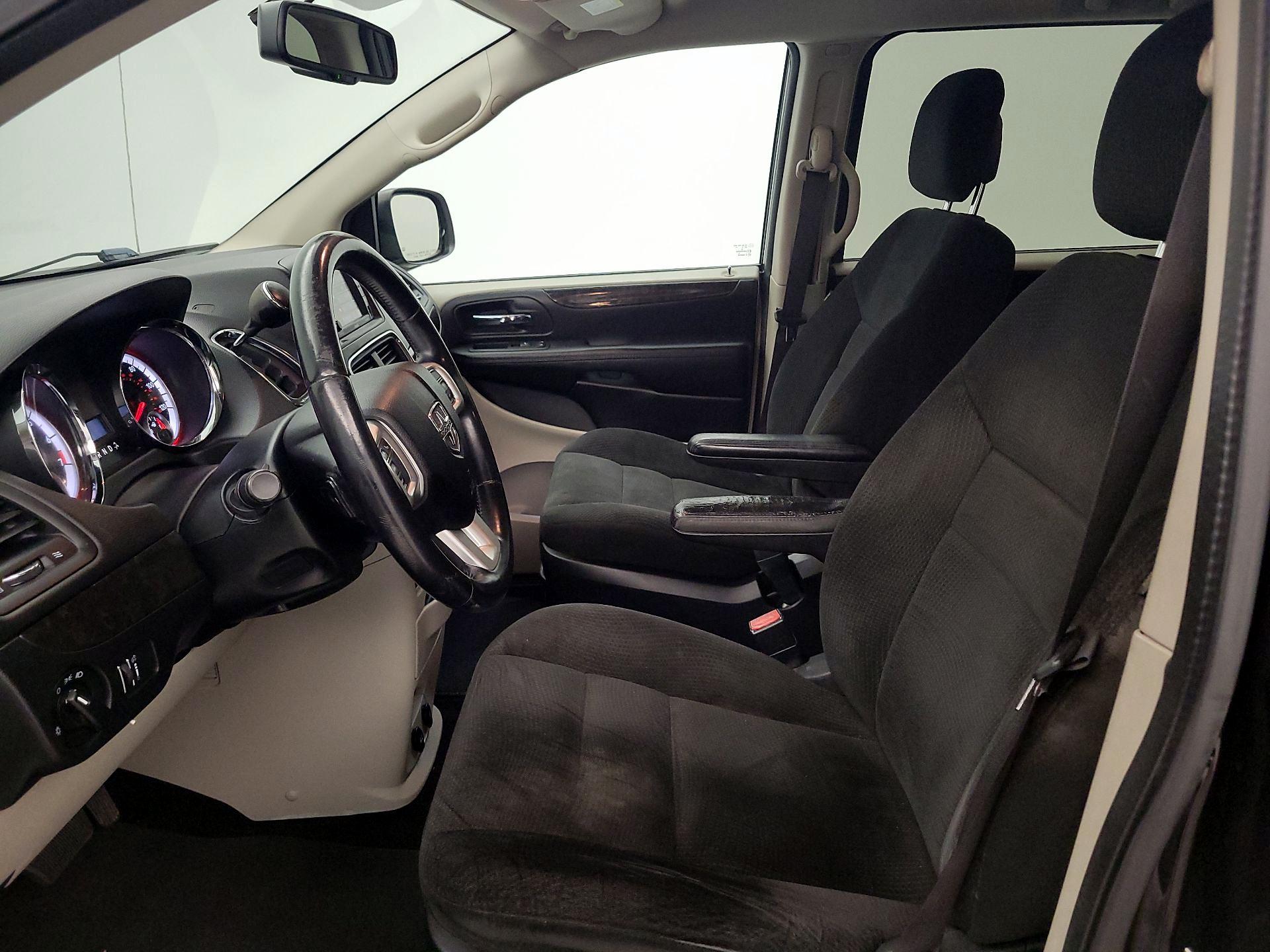 Thumbnail: 2017 Dodge Grand Caravan - 11