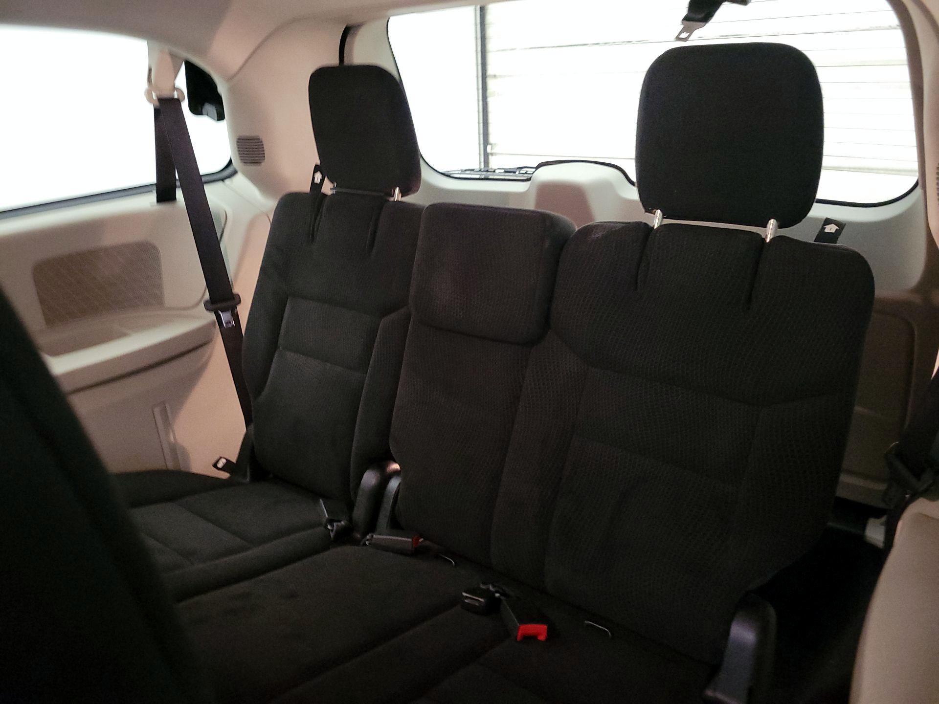 Thumbnail: 2017 Dodge Grand Caravan - 19