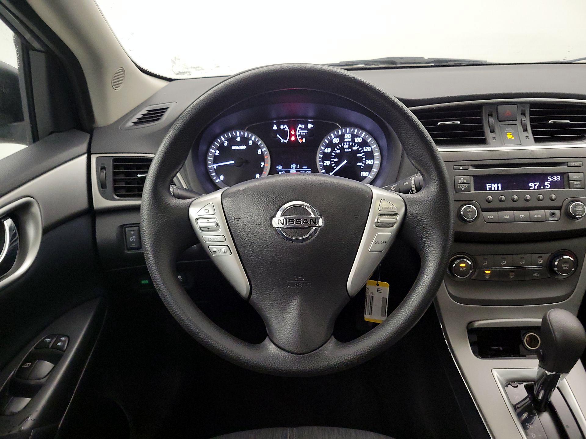 Thumbnail: 2014 Nissan Sentra - 10