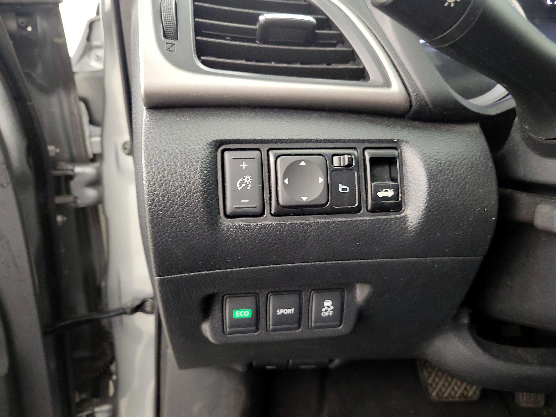 Thumbnail: 2014 Nissan Sentra - 13