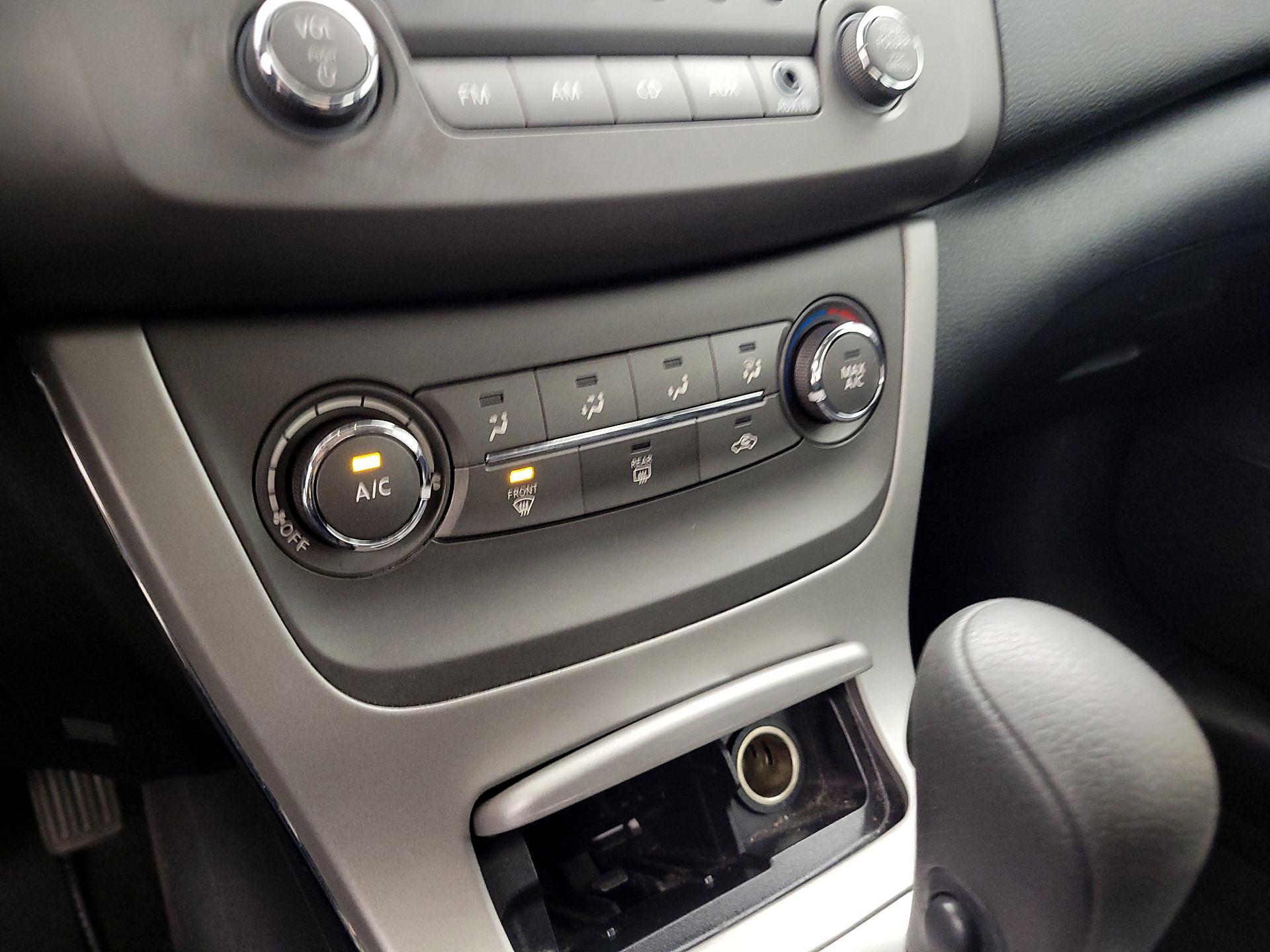 Thumbnail: 2014 Nissan Sentra - 15