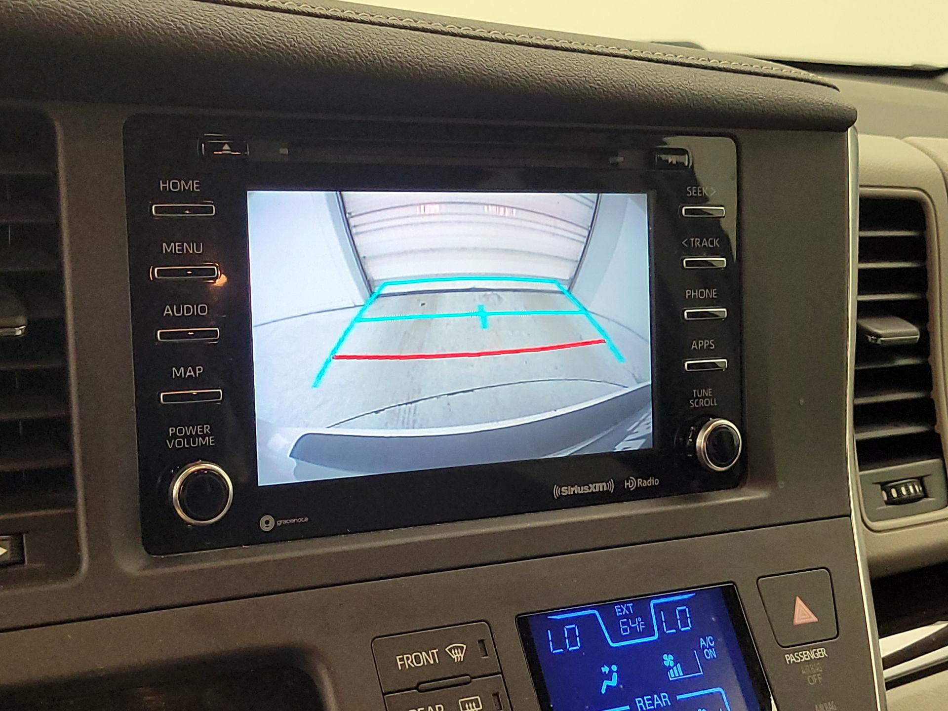 Thumbnail: 2018 Toyota Sienna - 14