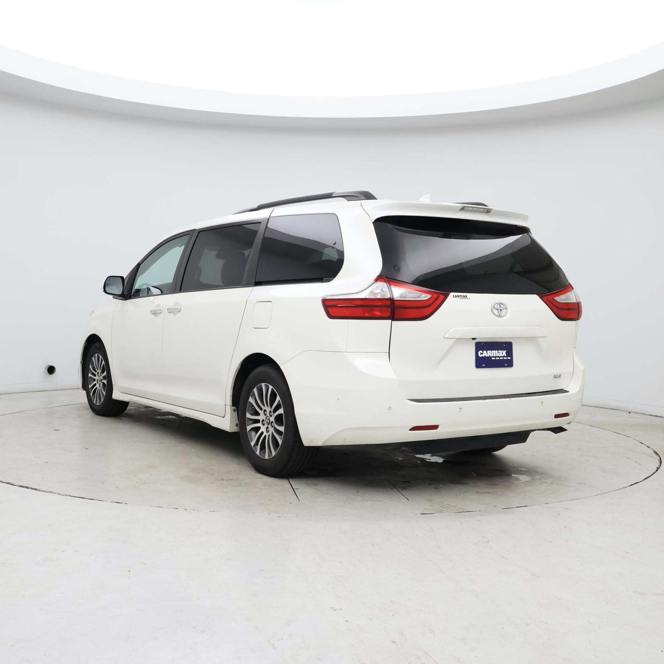 Thumbnail: 2018 Toyota Sienna - 2