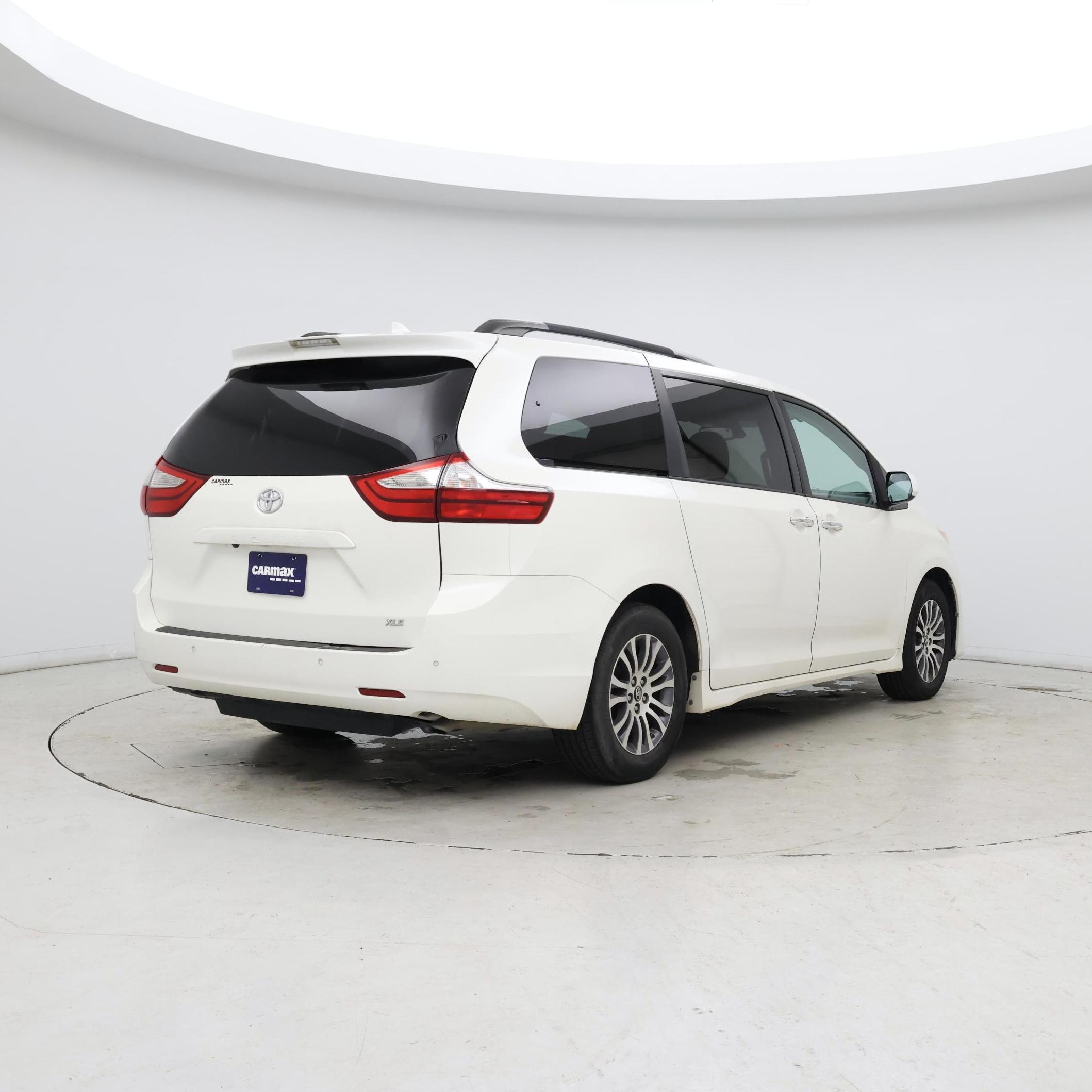 Thumbnail: 2018 Toyota Sienna - 8