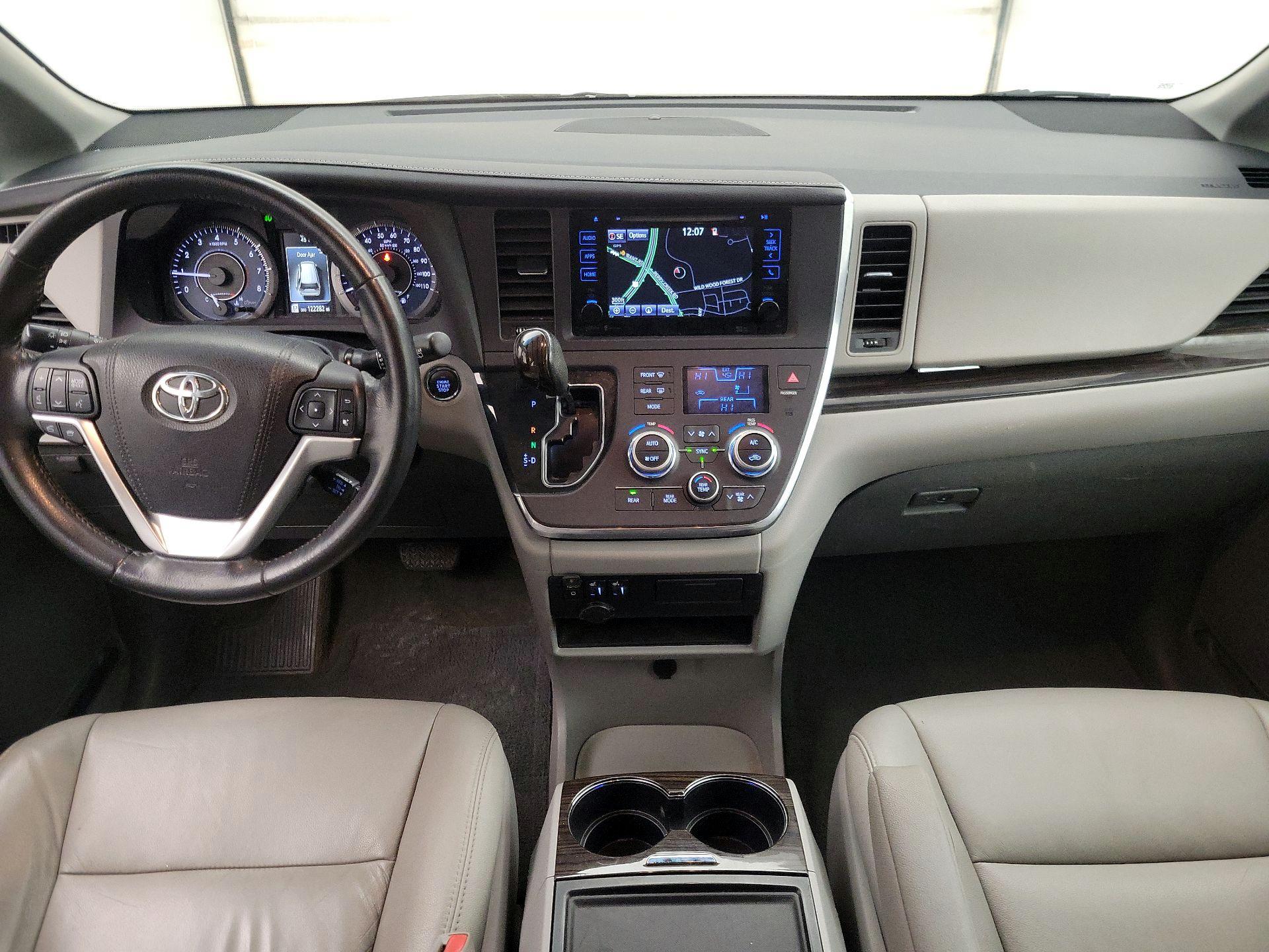 Thumbnail: 2015 Toyota Sienna - 9