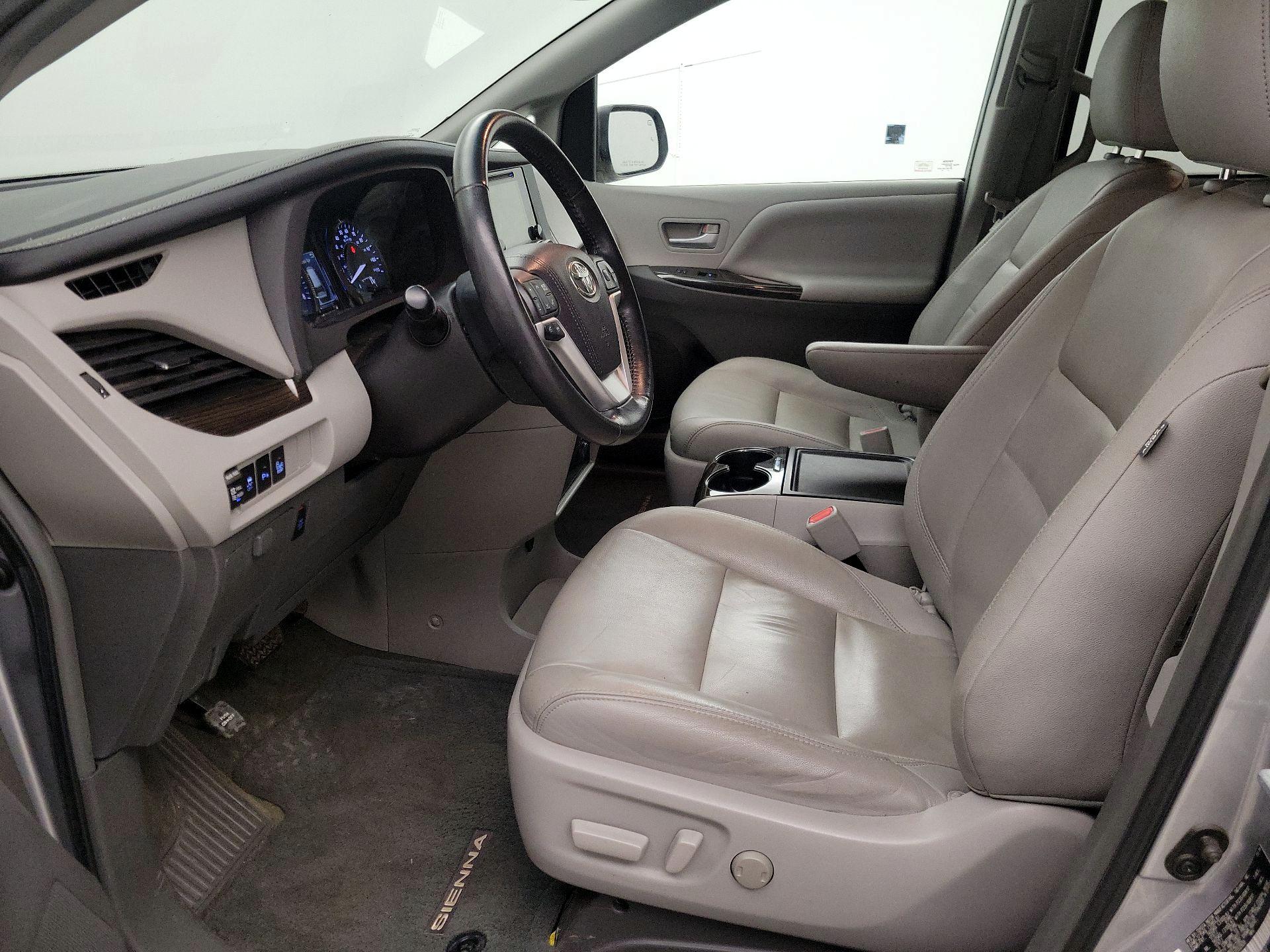 Thumbnail: 2015 Toyota Sienna - 11