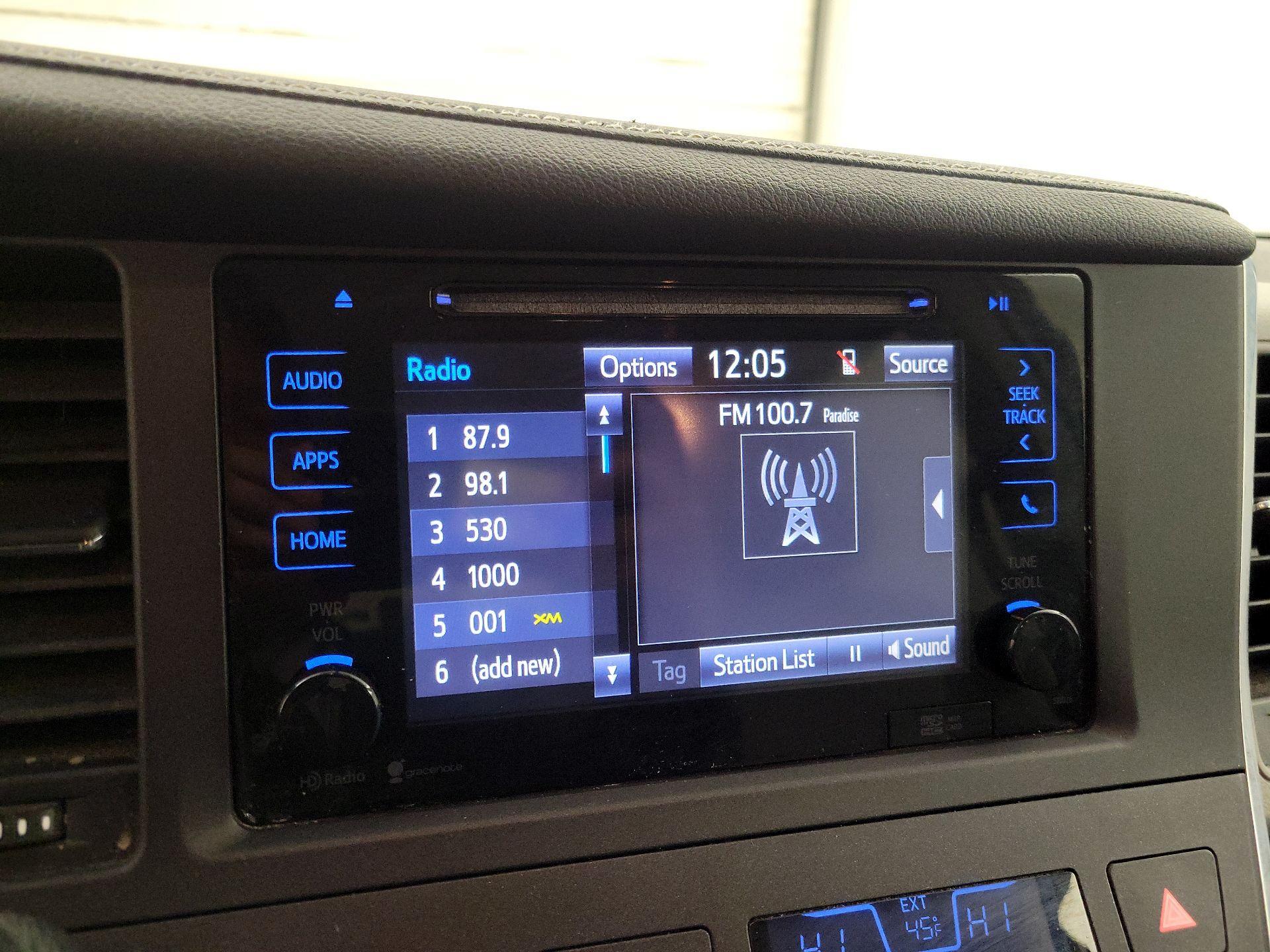 Thumbnail: 2015 Toyota Sienna - 16