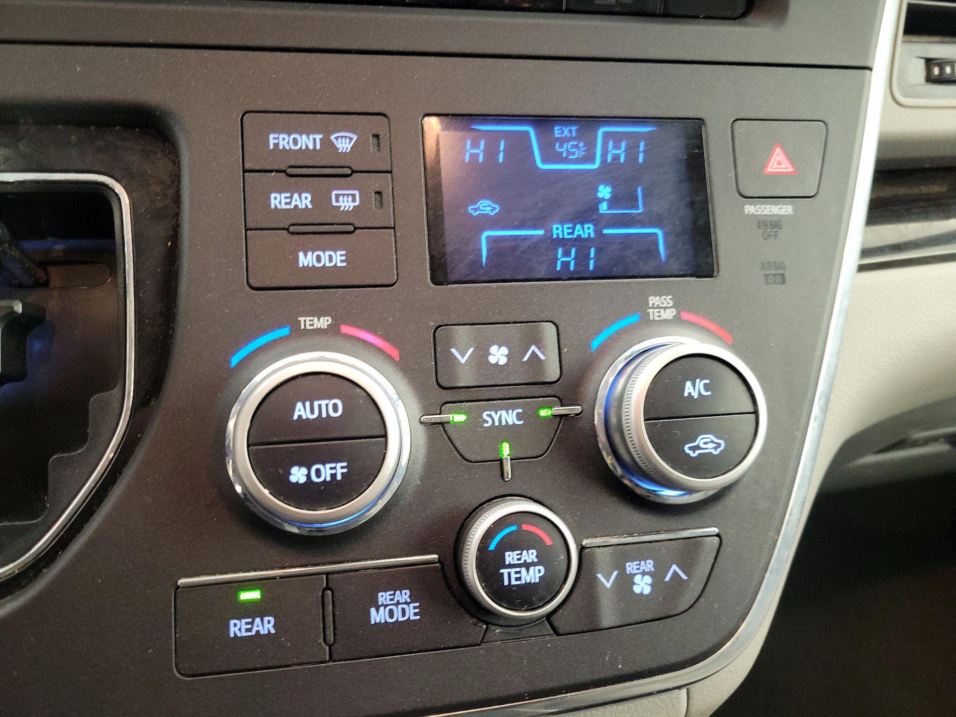 Thumbnail: 2015 Toyota Sienna - 17