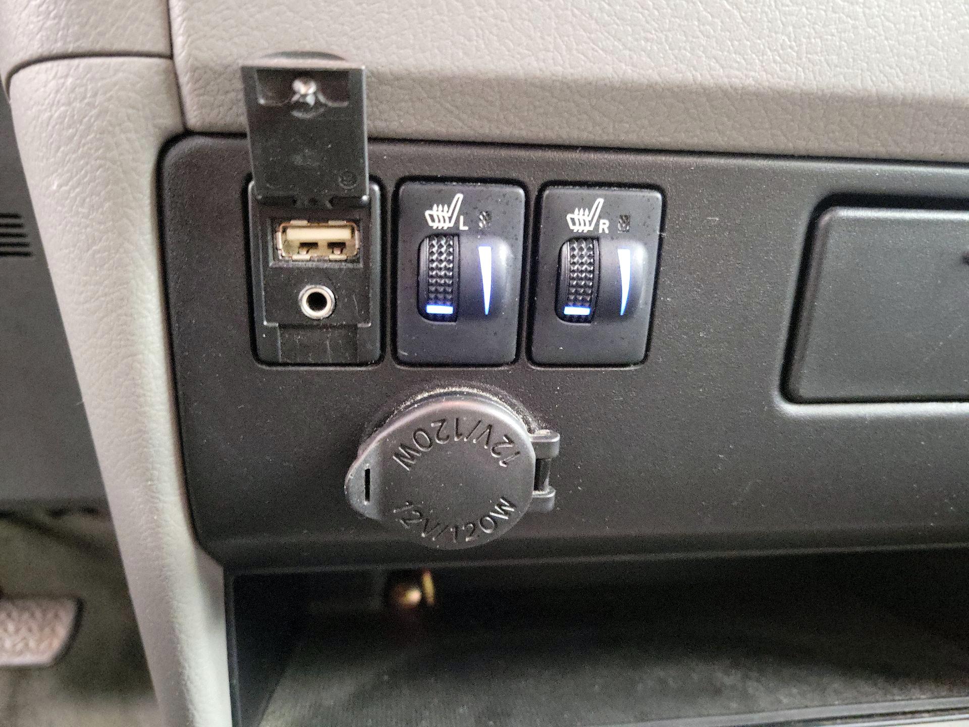 Thumbnail: 2015 Toyota Sienna - 19