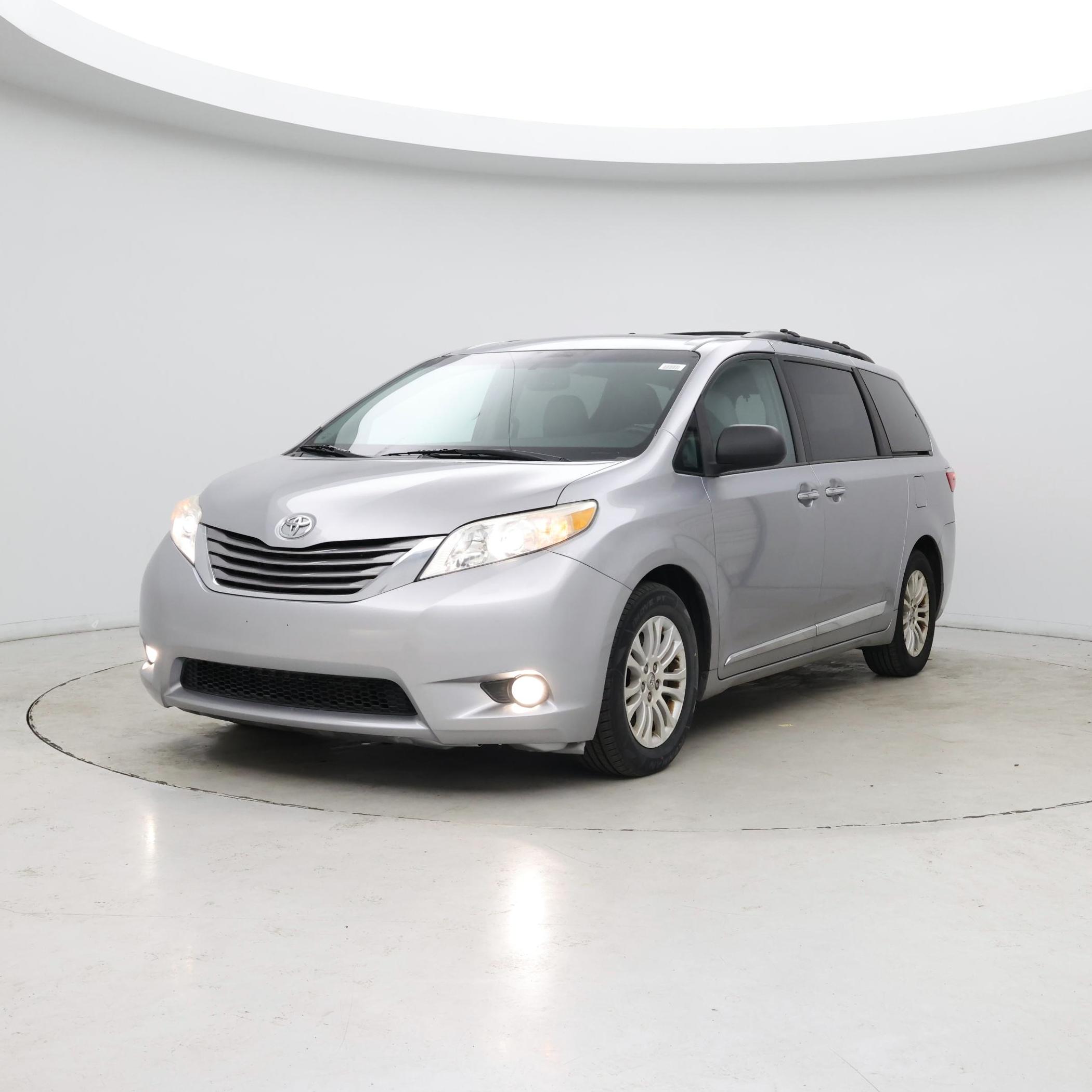 Thumbnail: 2015 Toyota Sienna - 4