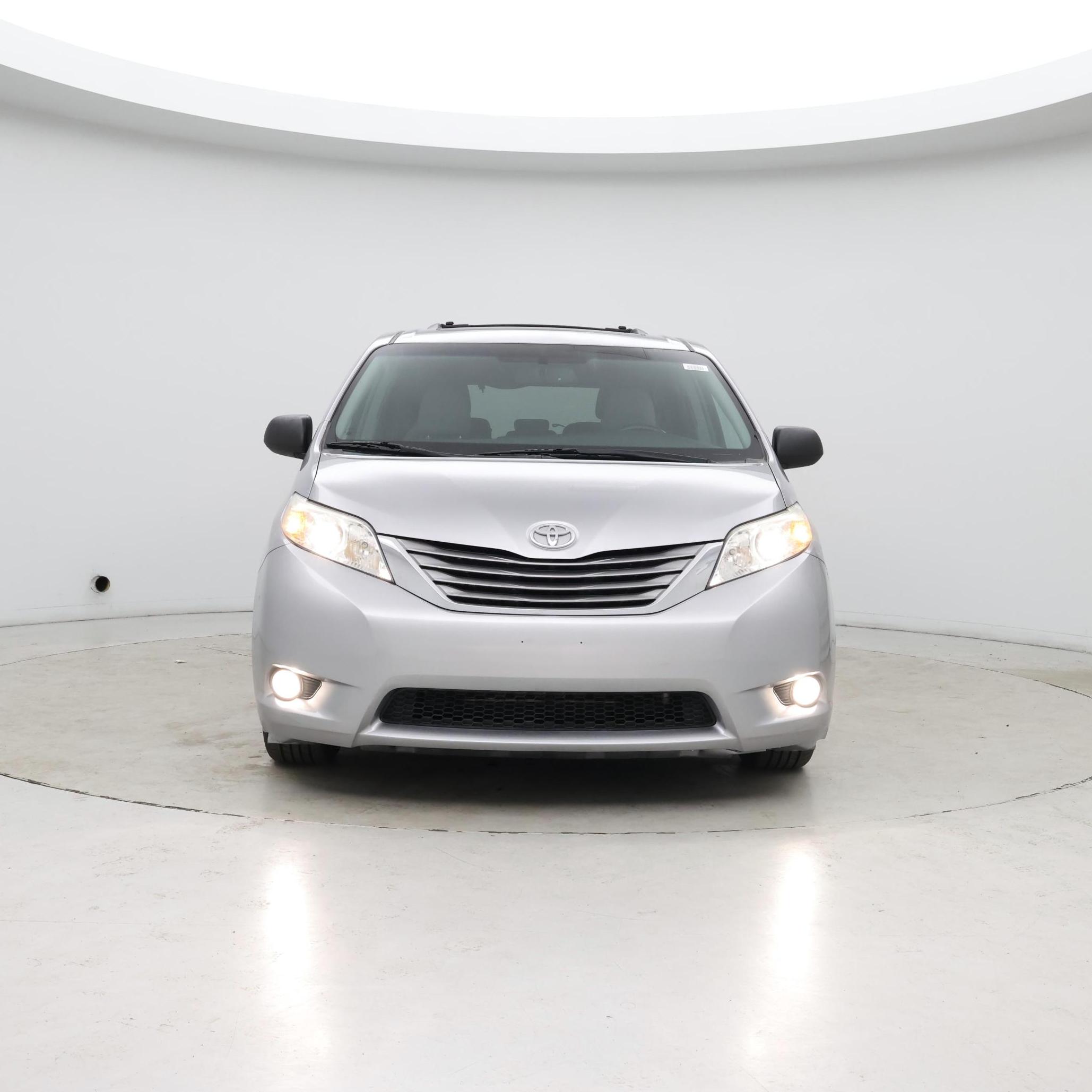 Thumbnail: 2015 Toyota Sienna - 5