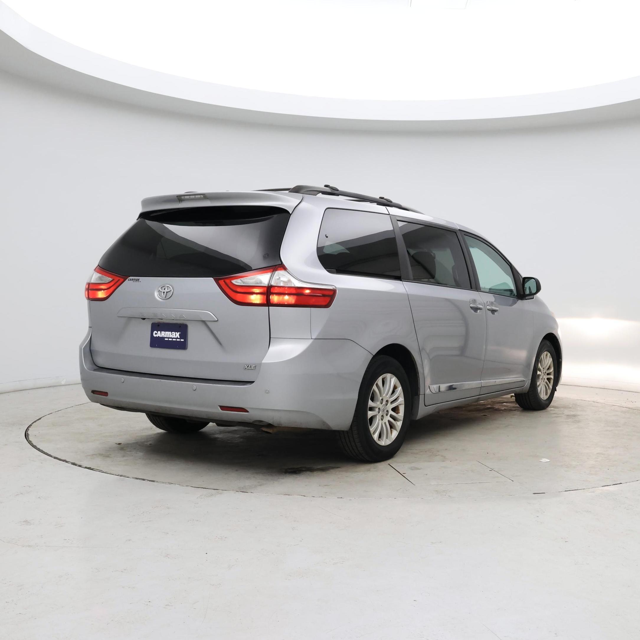 Thumbnail: 2015 Toyota Sienna - 8