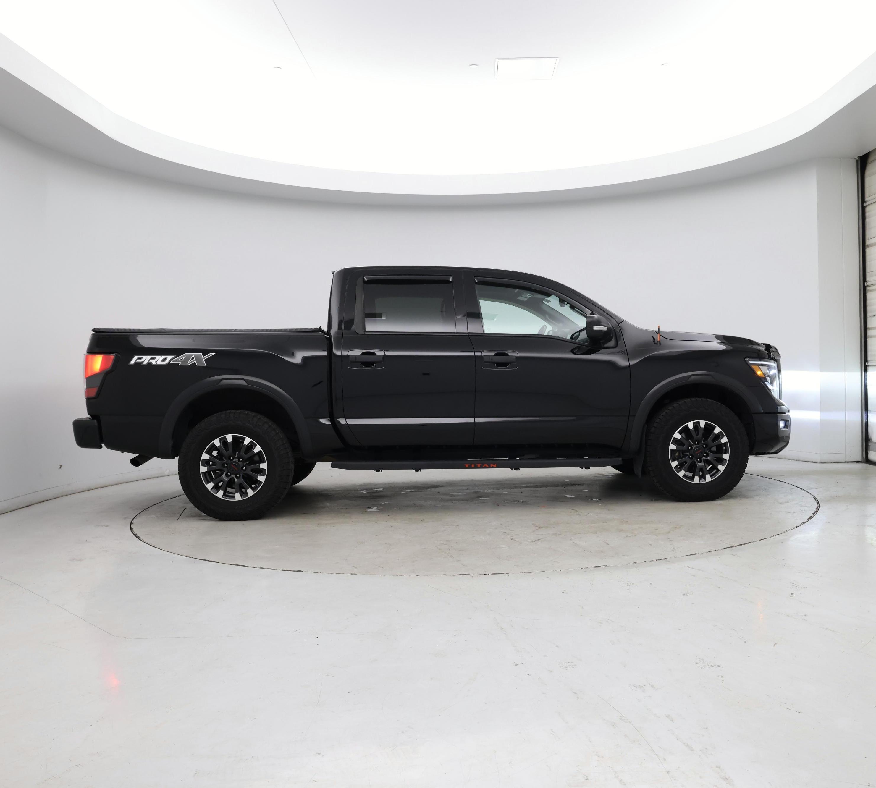 Thumbnail: 2021 Nissan Titan - 7