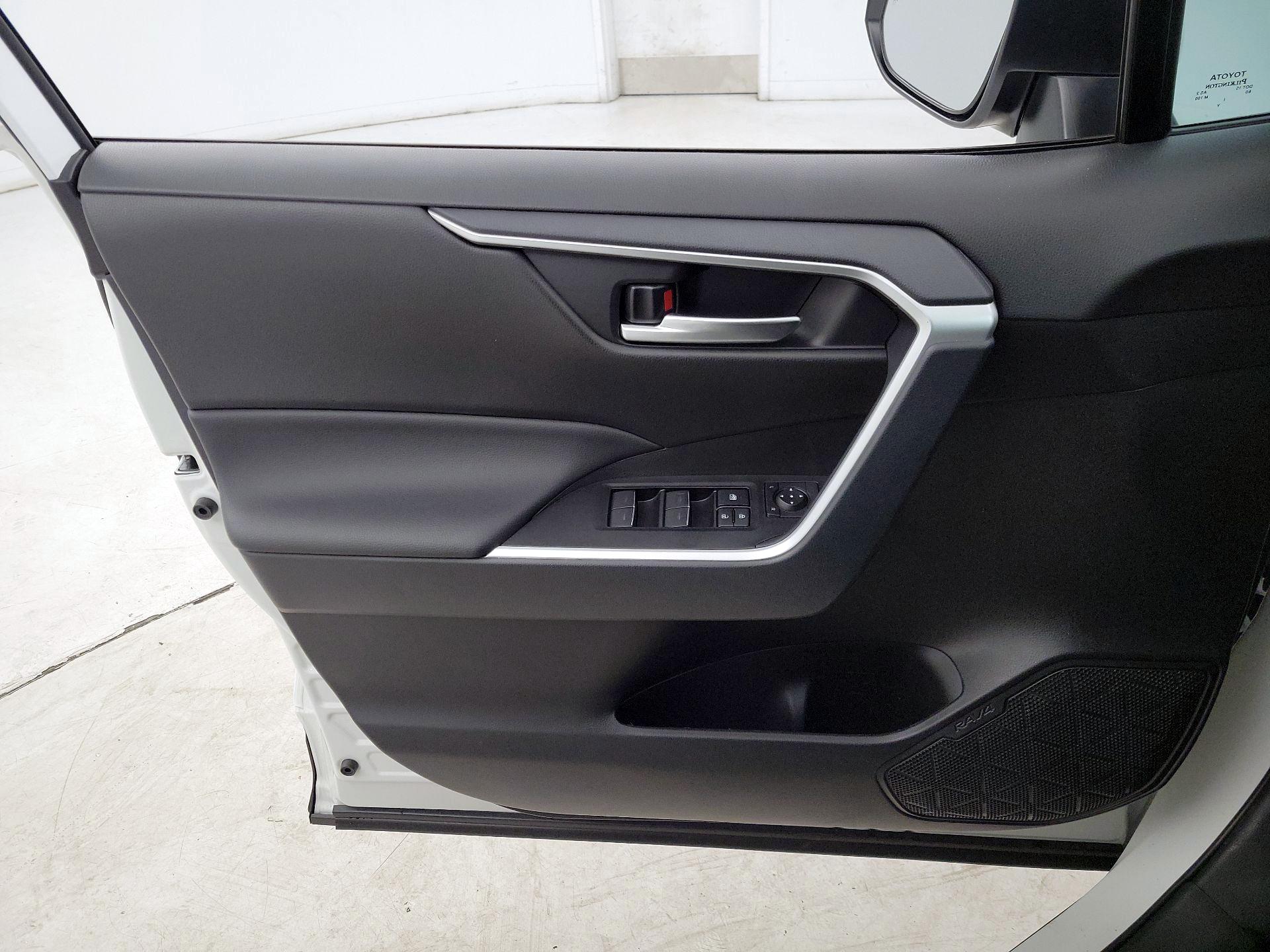 Thumbnail: 2025 Toyota RAV4 - 12