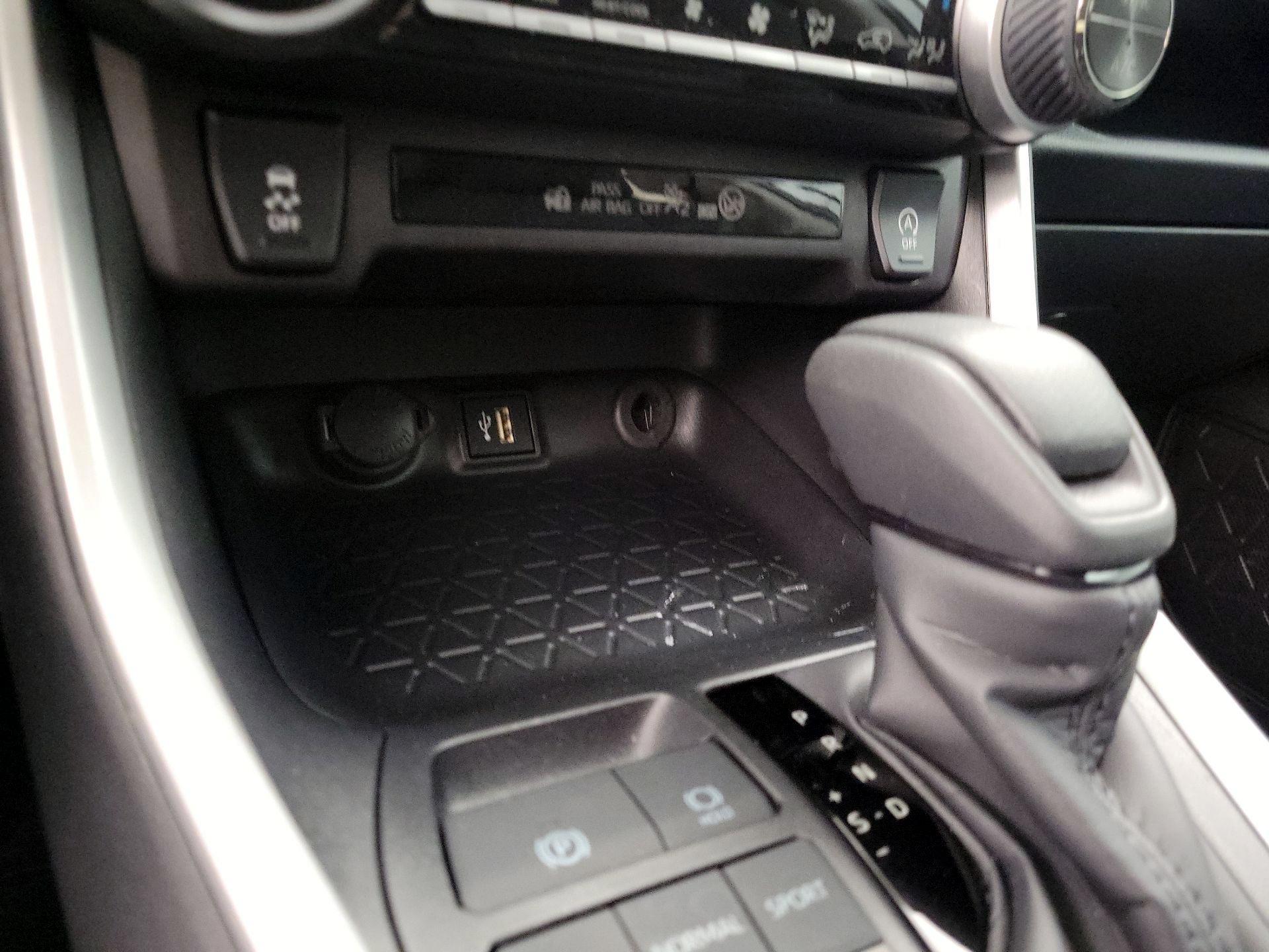 Thumbnail: 2025 Toyota RAV4 - 18