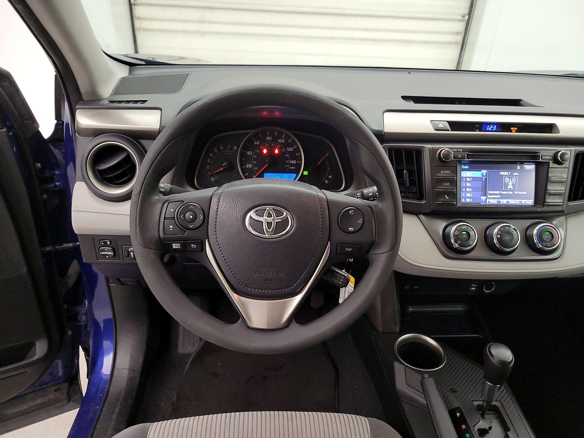 Thumbnail: 2015 Toyota RAV4 - 10
