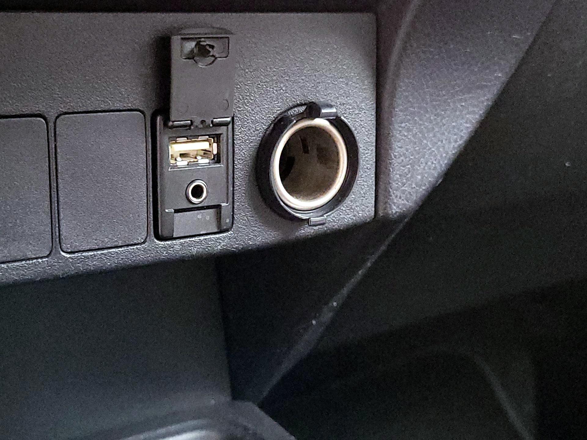 Thumbnail: 2015 Toyota RAV4 - 18