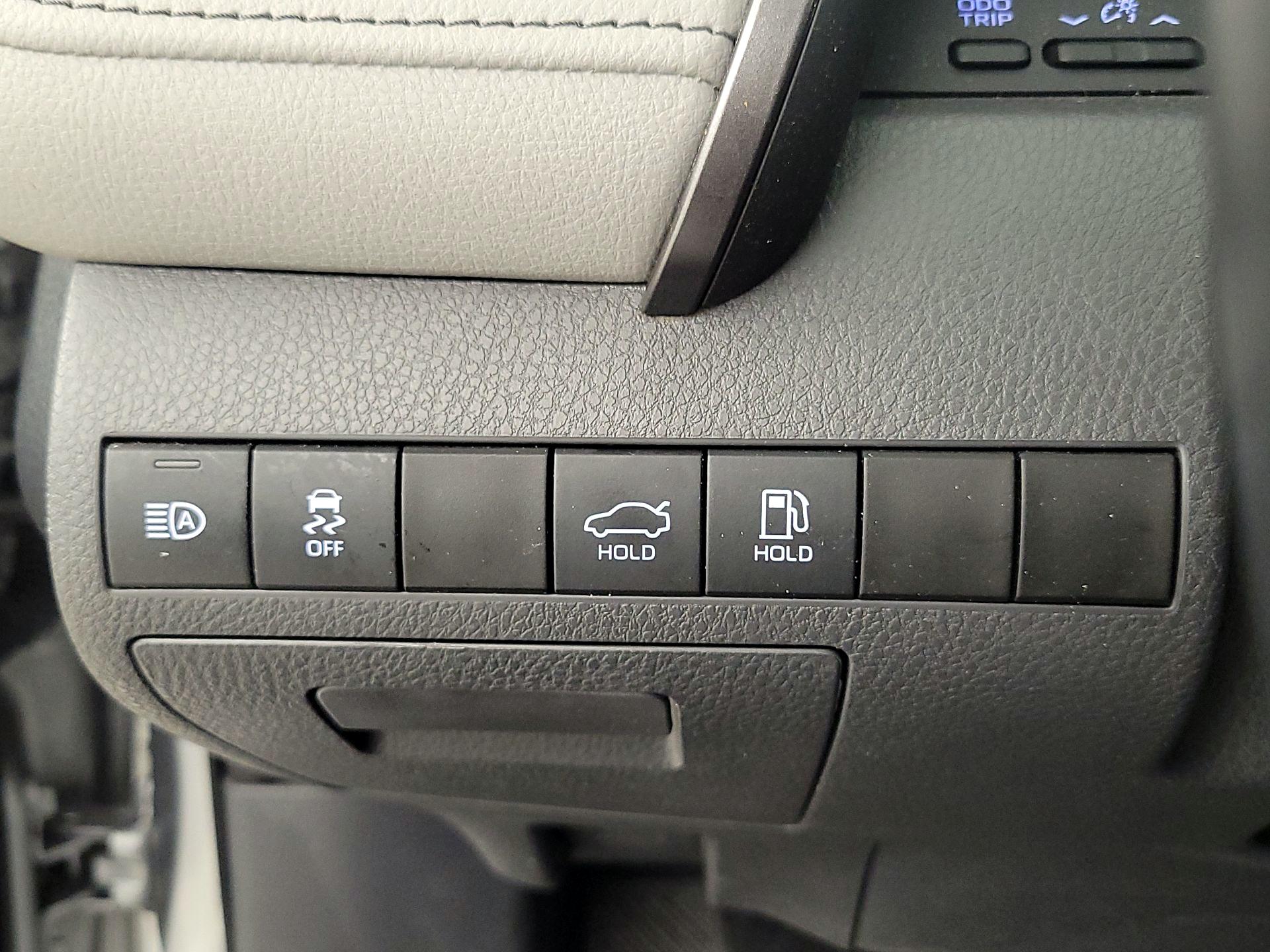 Thumbnail: 2022 Toyota Camry - 13