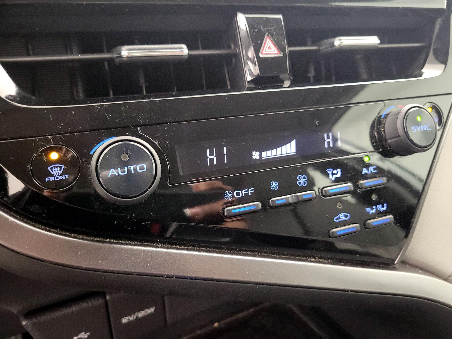 Thumbnail: 2022 Toyota Camry - 16