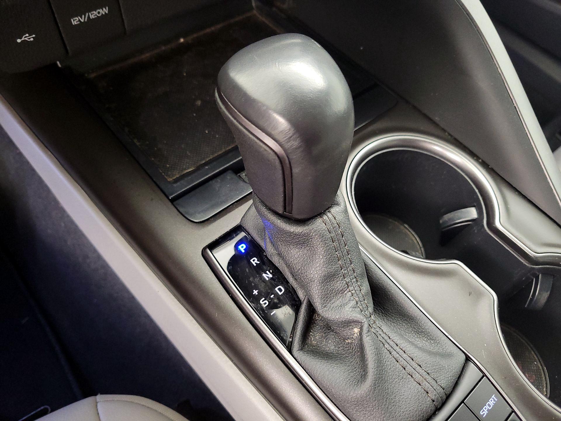 Thumbnail: 2022 Toyota Camry - 17