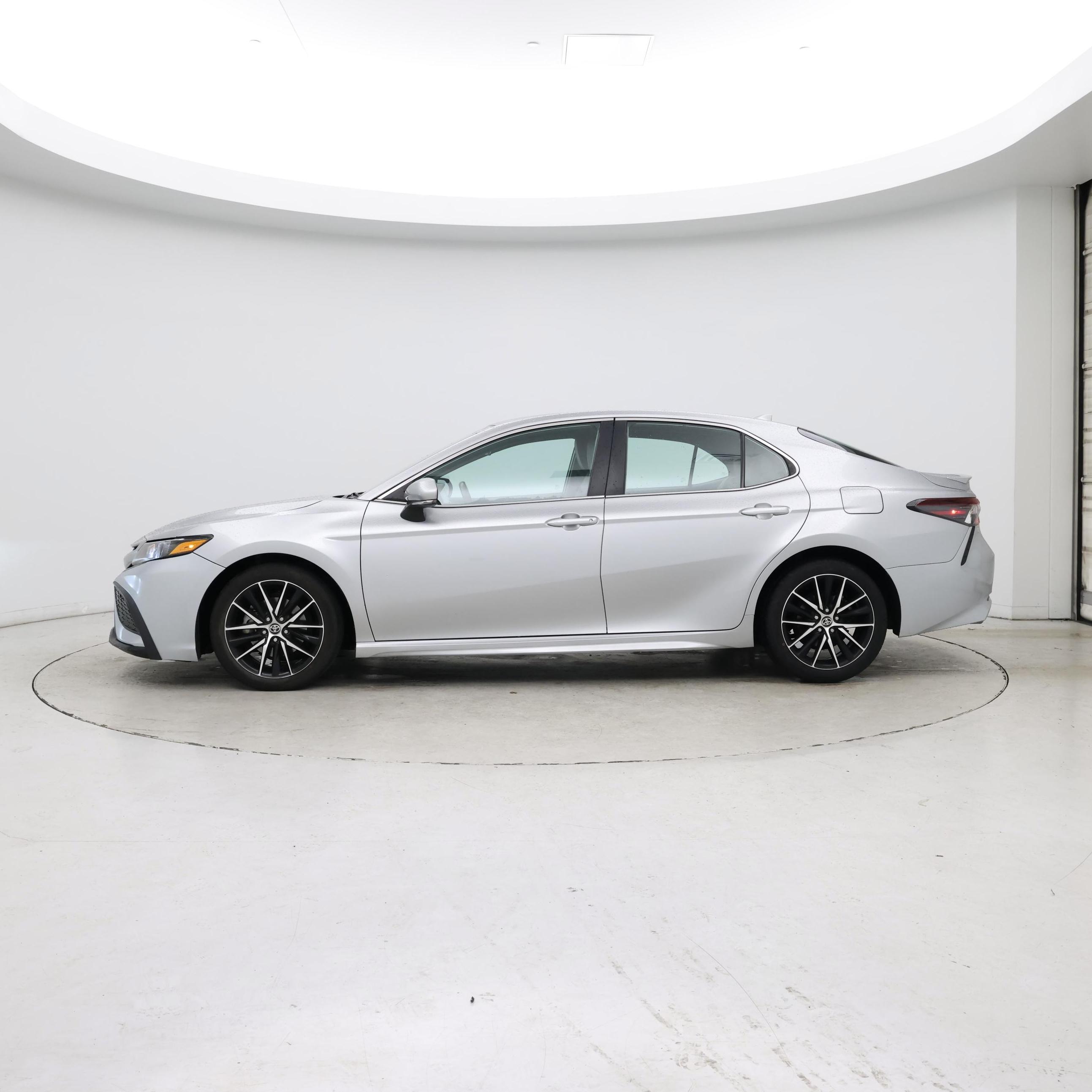 Thumbnail: 2022 Toyota Camry - 3