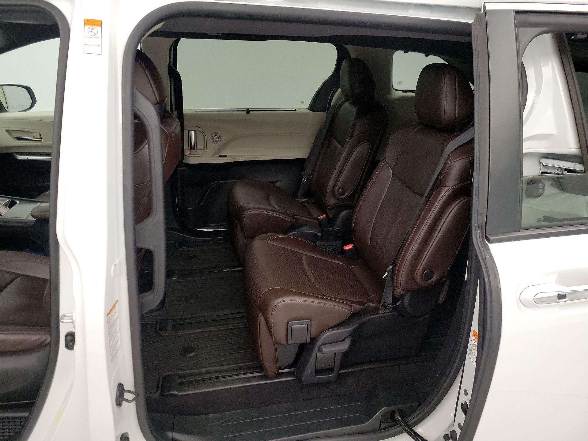 Thumbnail: 2022 Toyota Sienna - 19