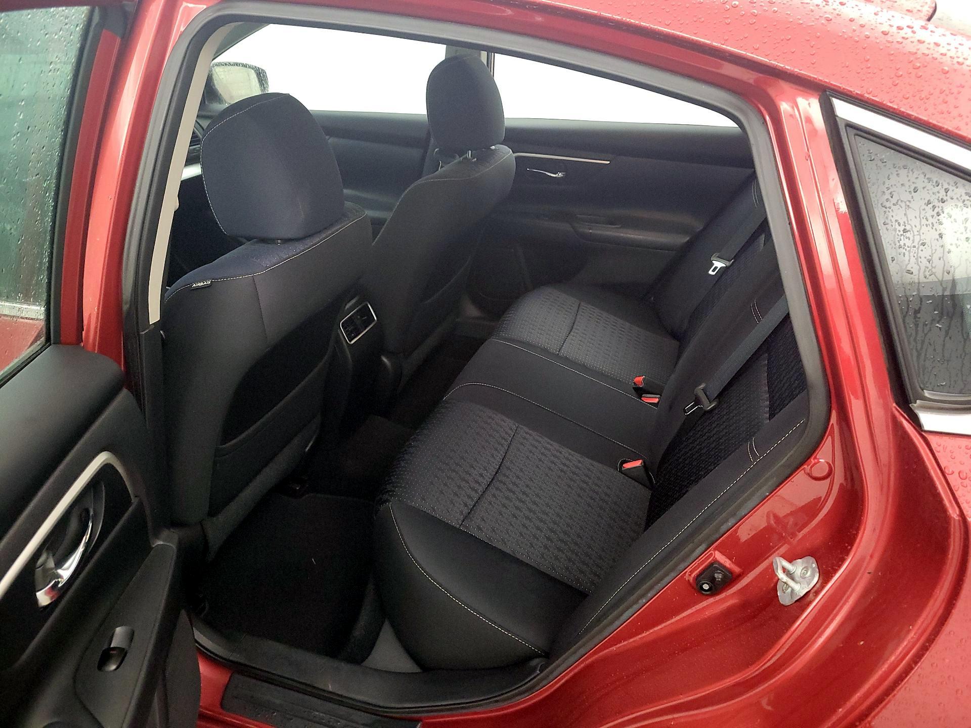 Thumbnail: 2016 Nissan Altima - 20