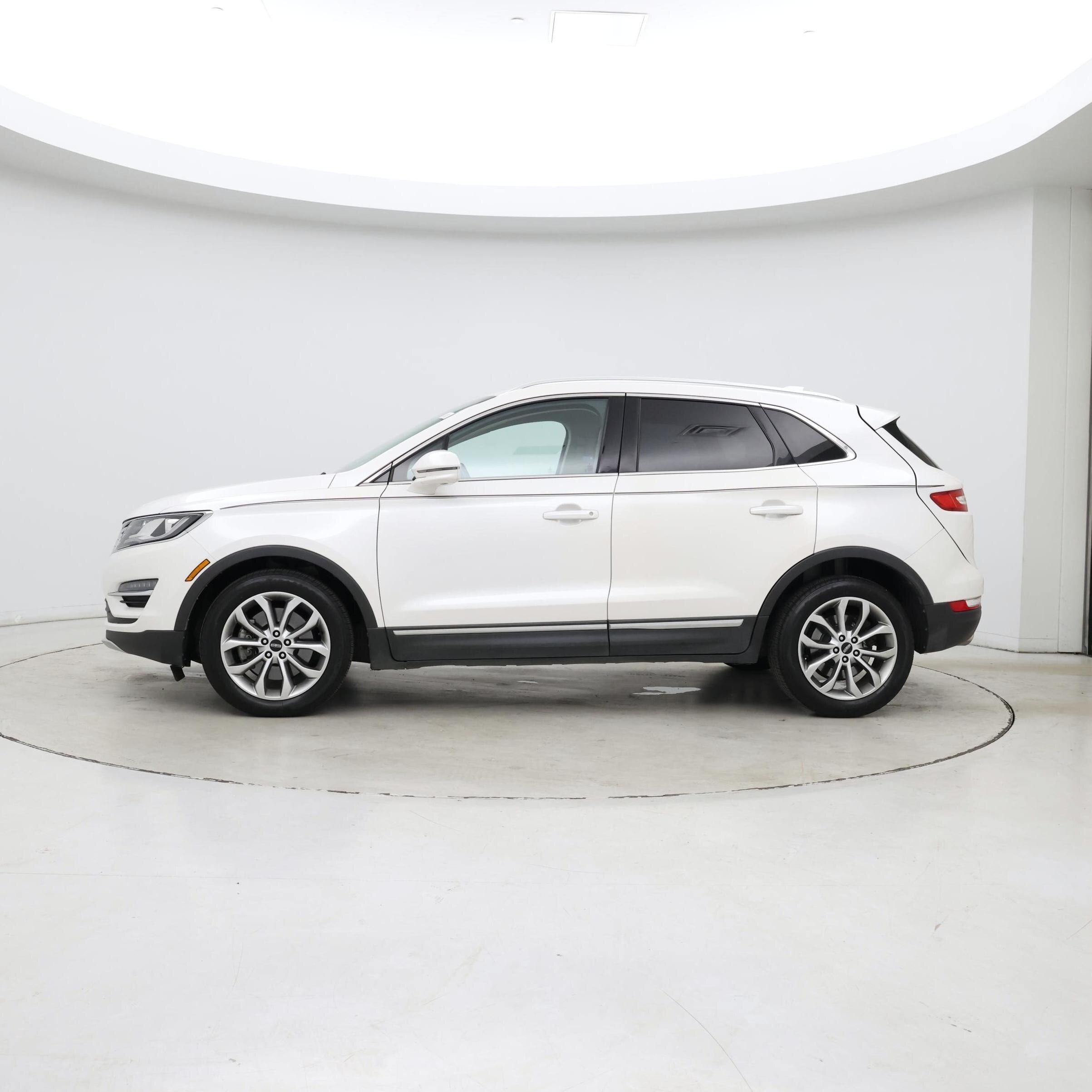 Thumbnail: 2017 Lincoln MKC - 3