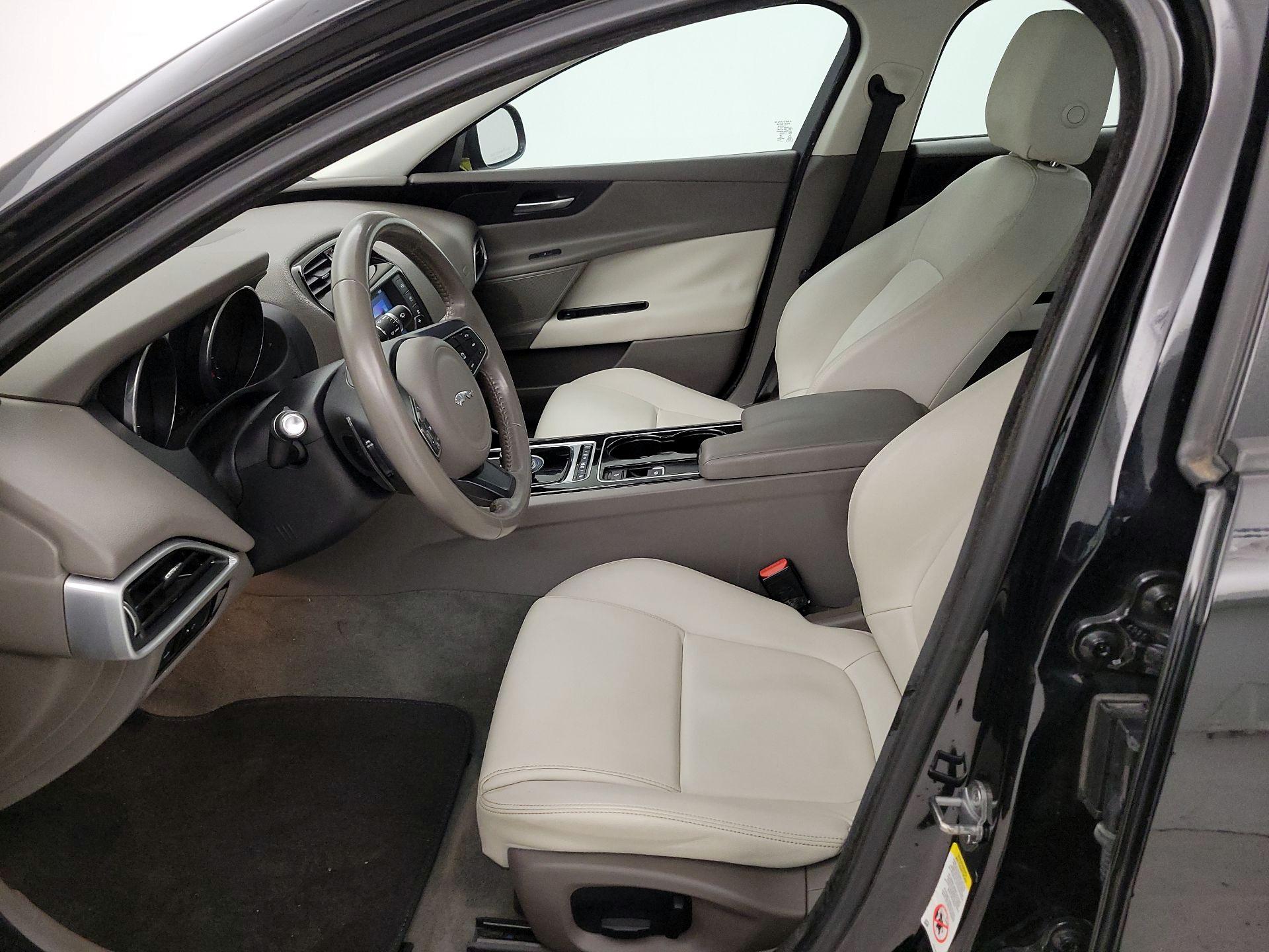 Thumbnail: 2017 Jaguar XE - 11