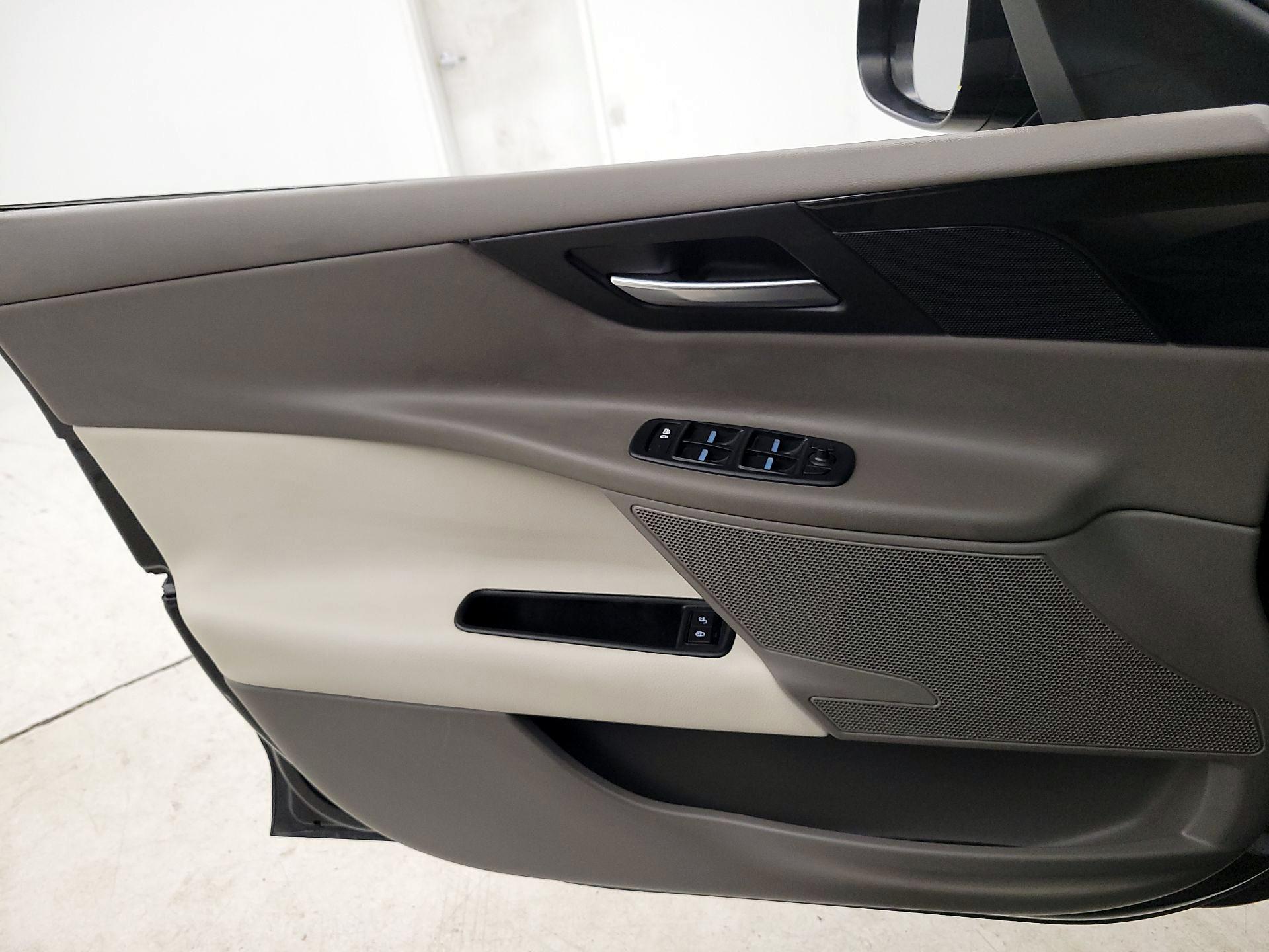 Thumbnail: 2017 Jaguar XE - 12