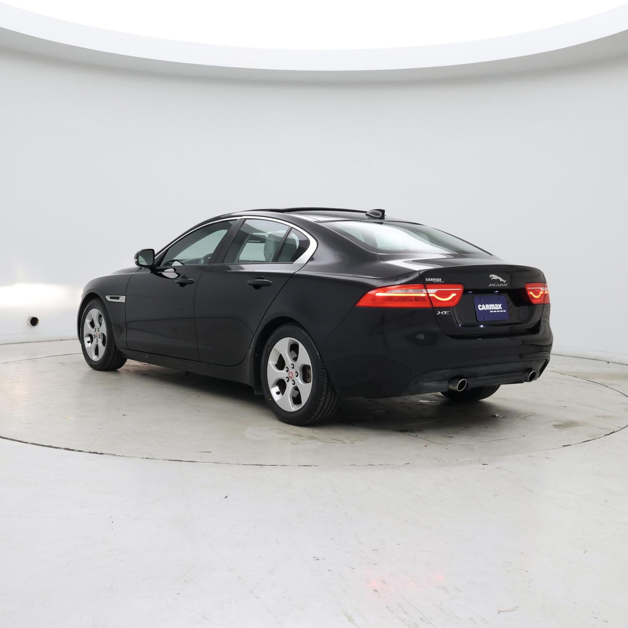 Thumbnail: 2017 Jaguar XE - 2