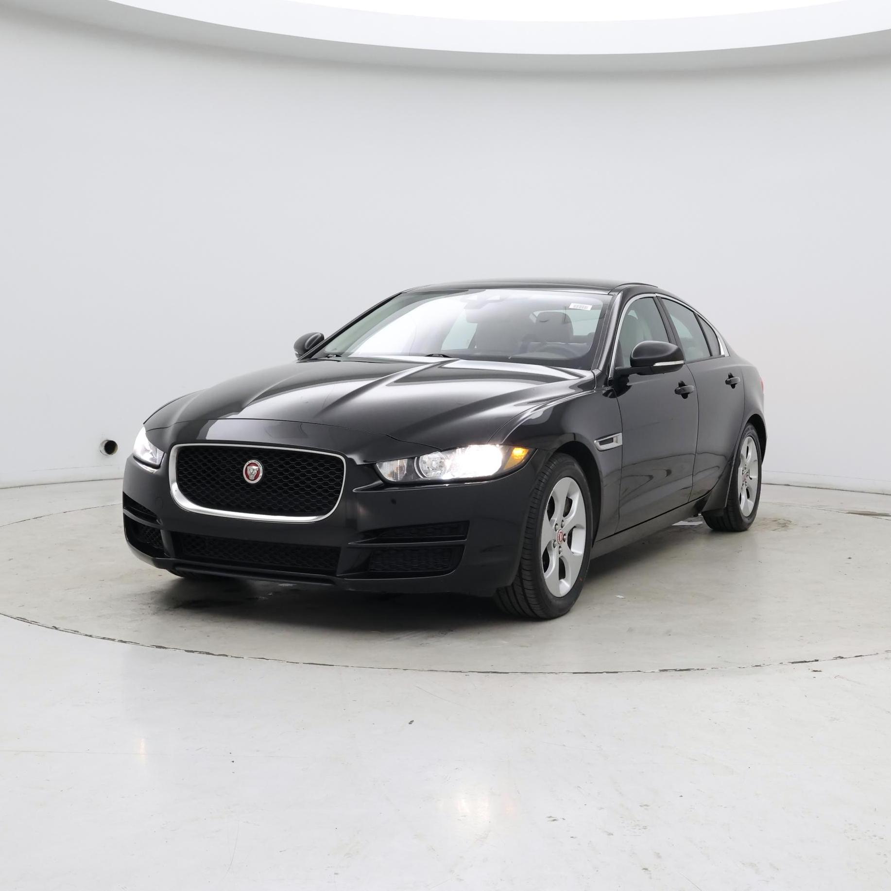 Thumbnail: 2017 Jaguar XE - 4