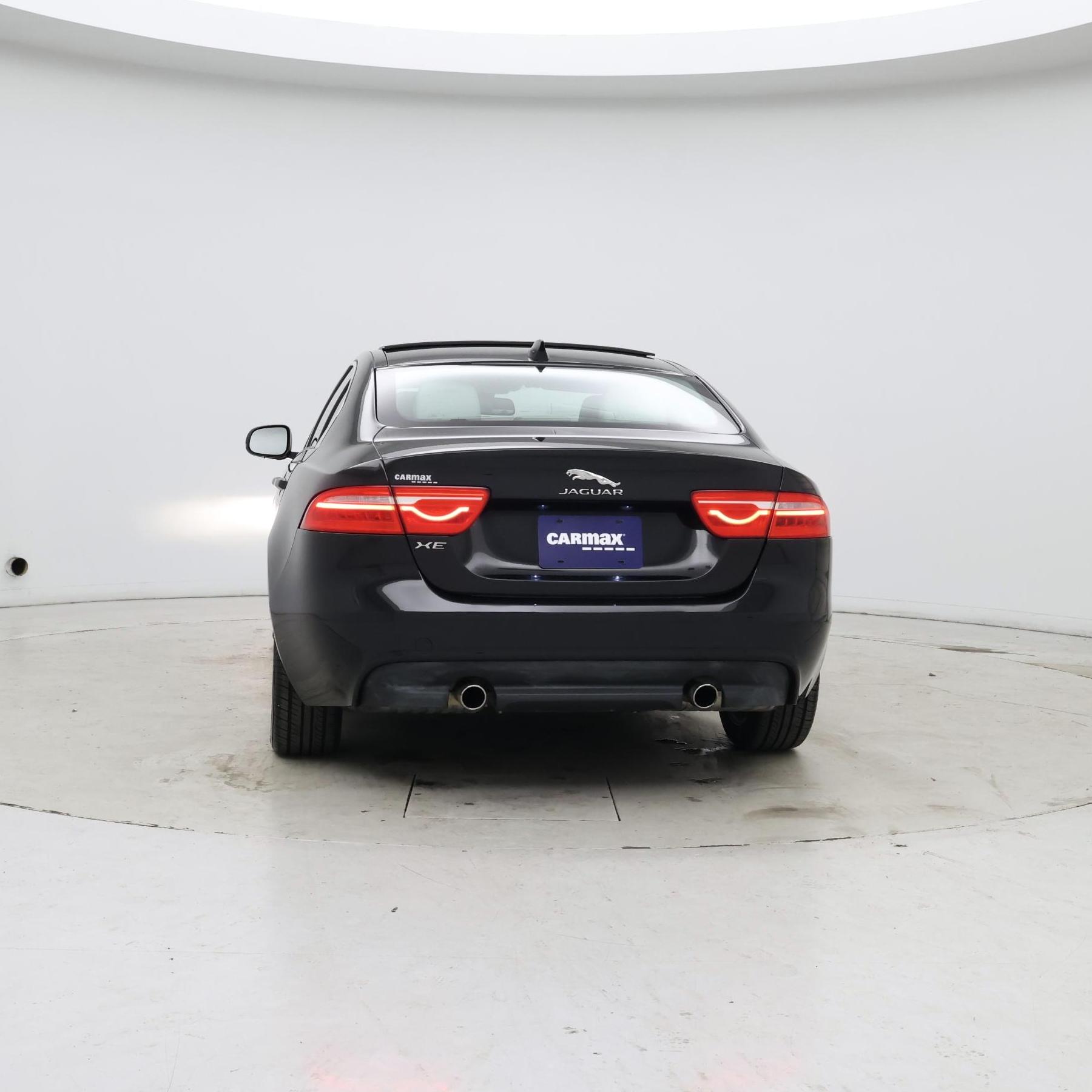 Thumbnail: 2017 Jaguar XE - 6