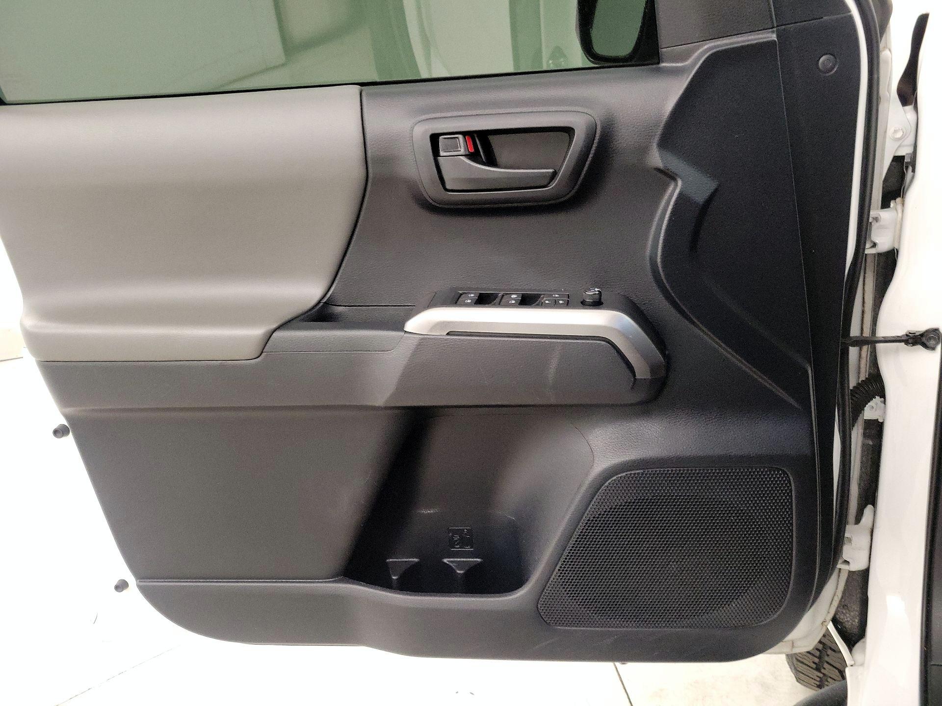 Thumbnail: 2019 Toyota Tacoma - 12