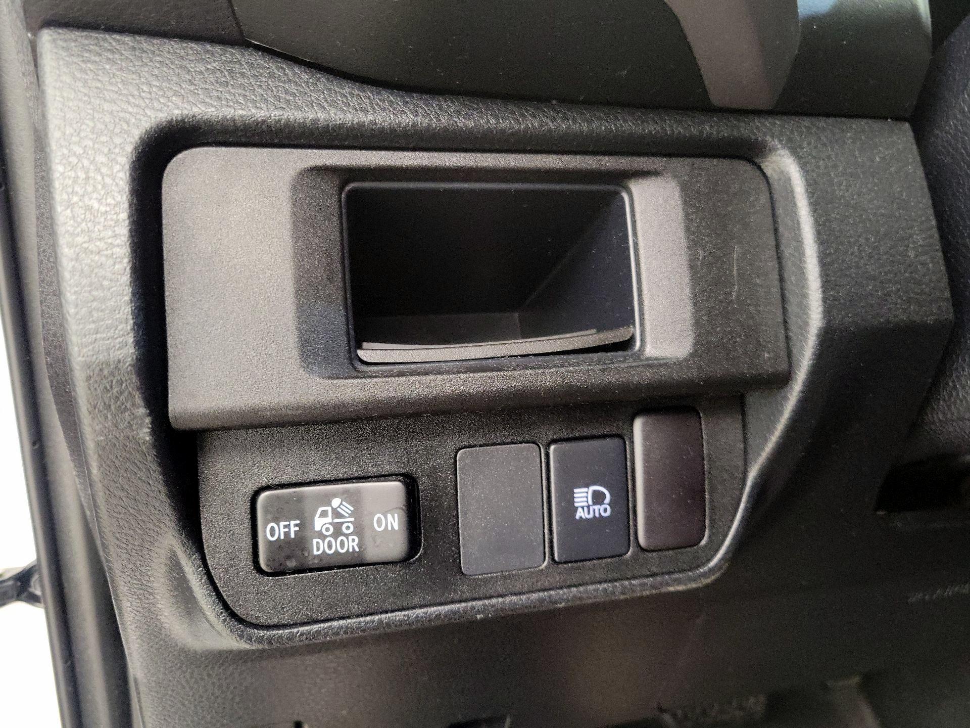 Thumbnail: 2019 Toyota Tacoma - 13