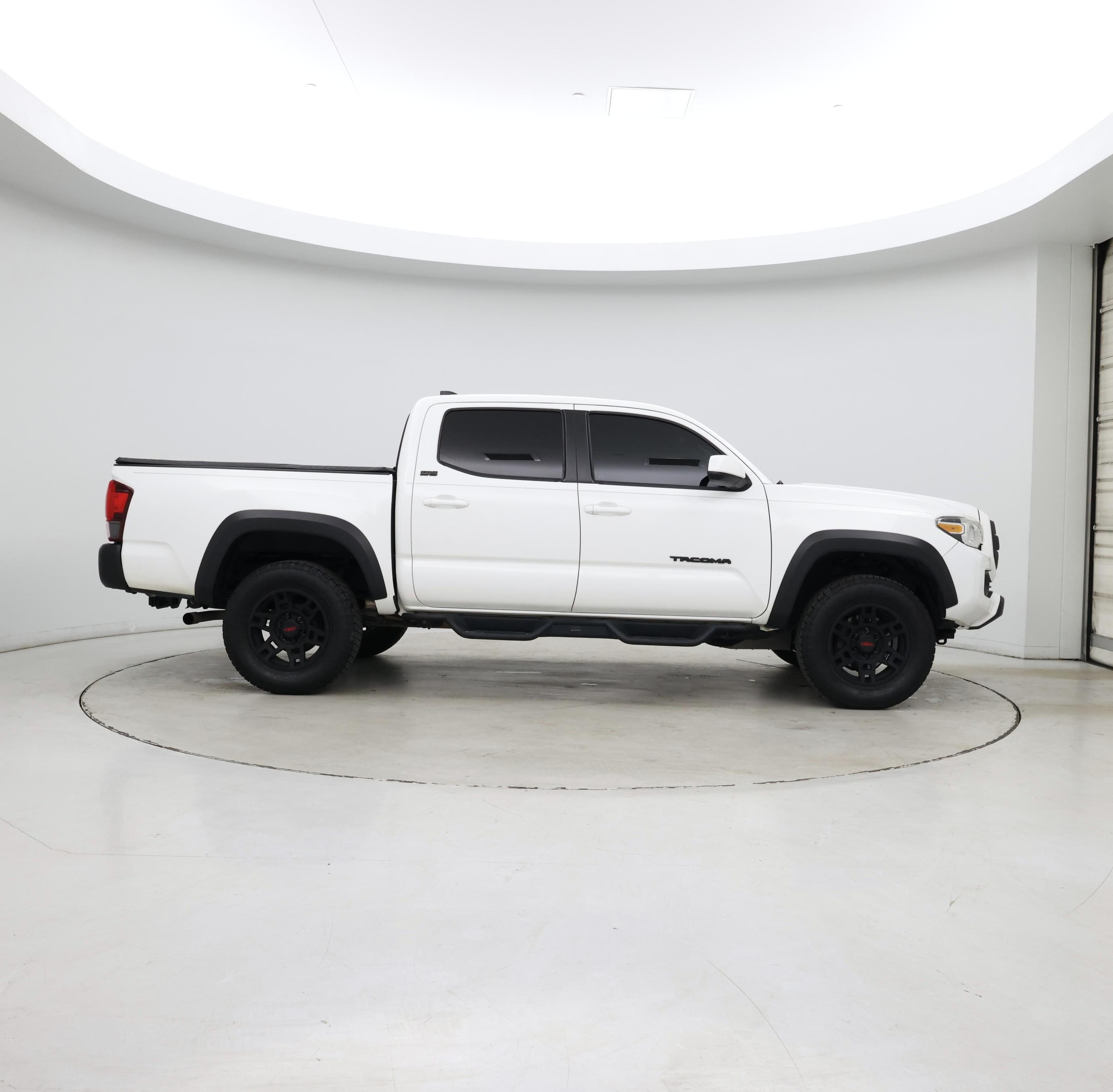 Thumbnail: 2019 Toyota Tacoma - 7