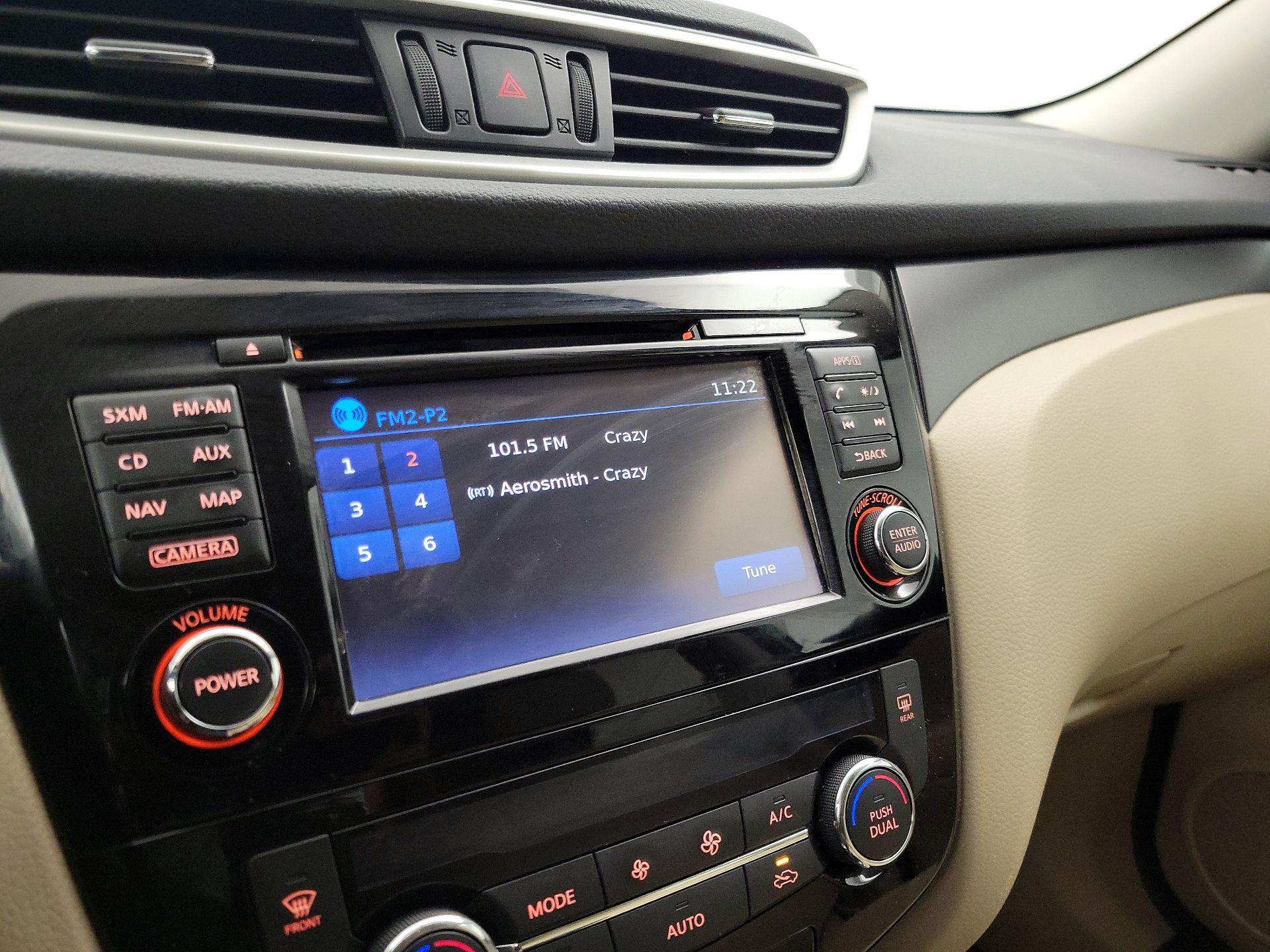 Thumbnail: 2016 Nissan Rogue - 15