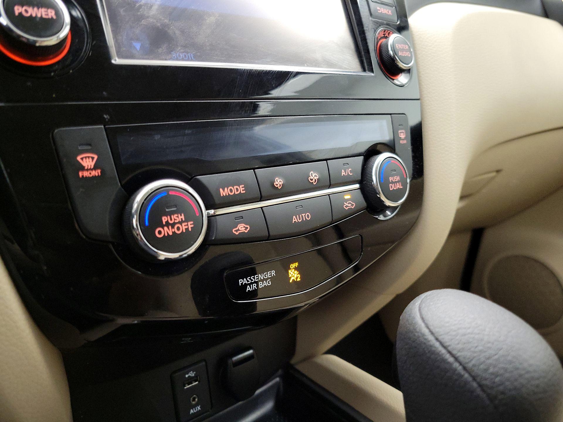 Thumbnail: 2016 Nissan Rogue - 16