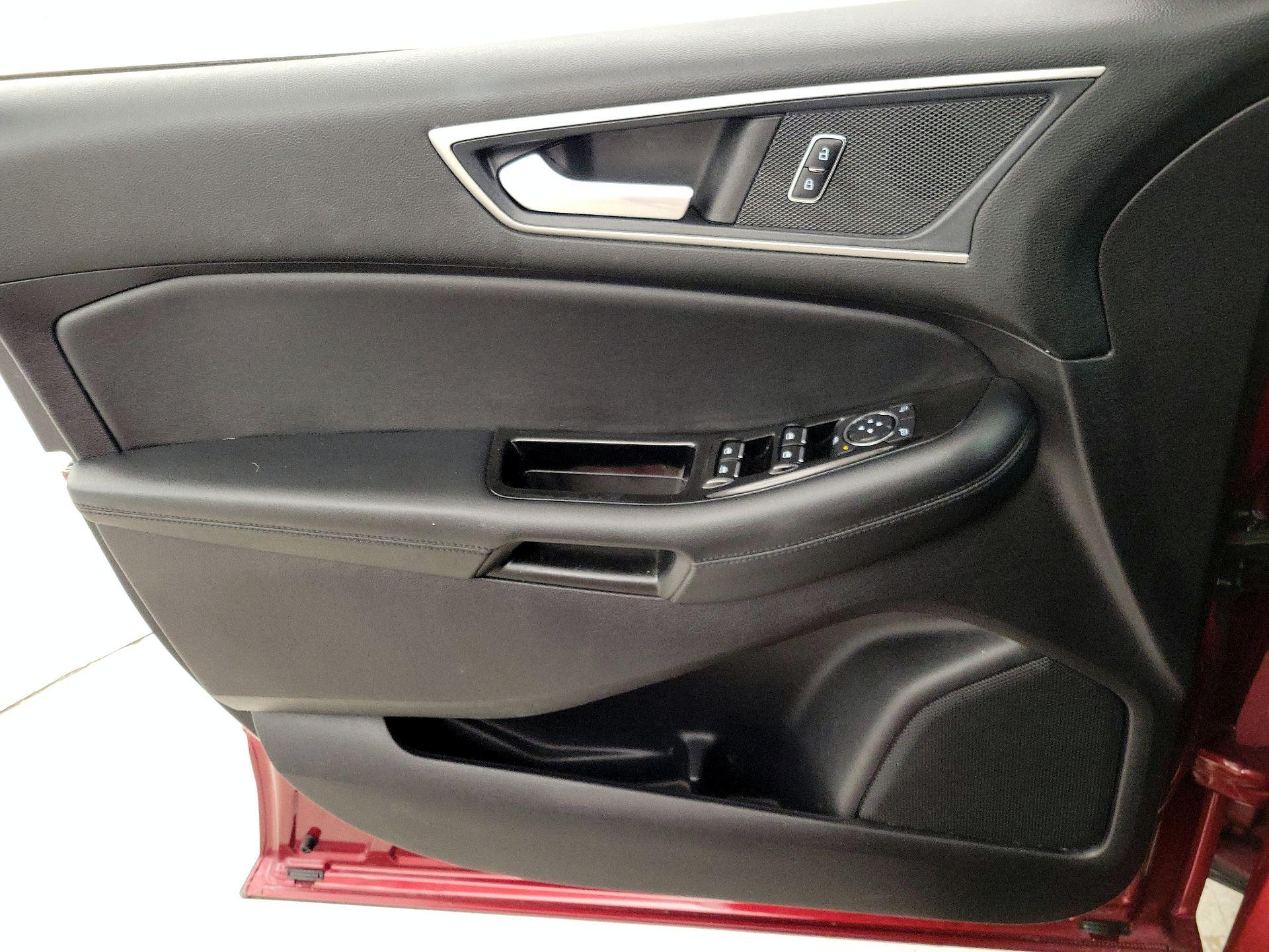 Thumbnail: 2019 Ford Edge - 12