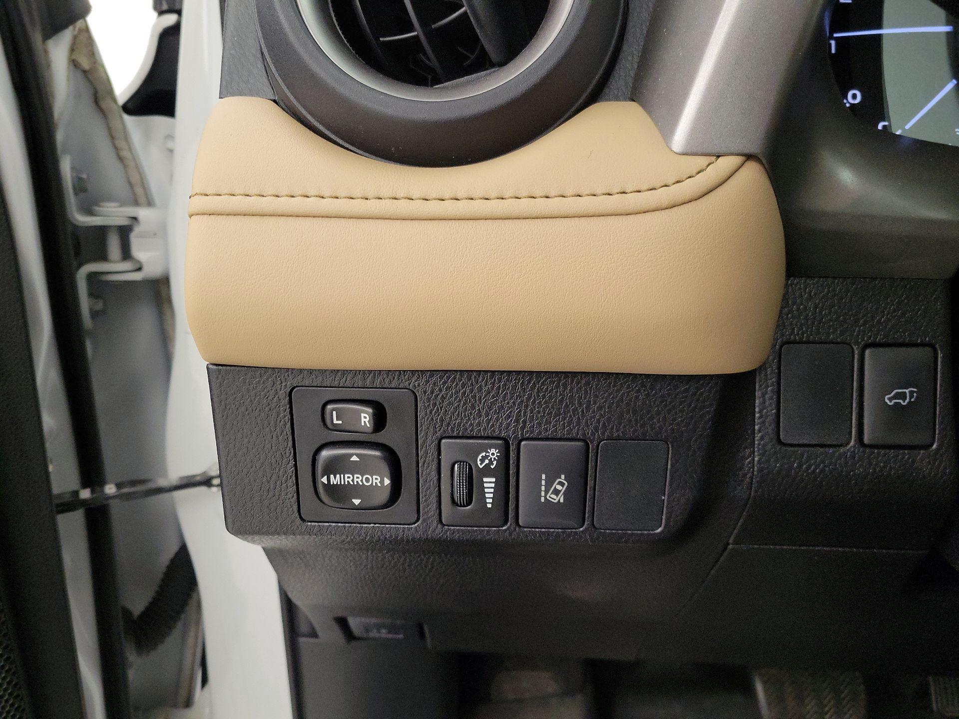 Thumbnail: 2017 Toyota RAV4 - 13