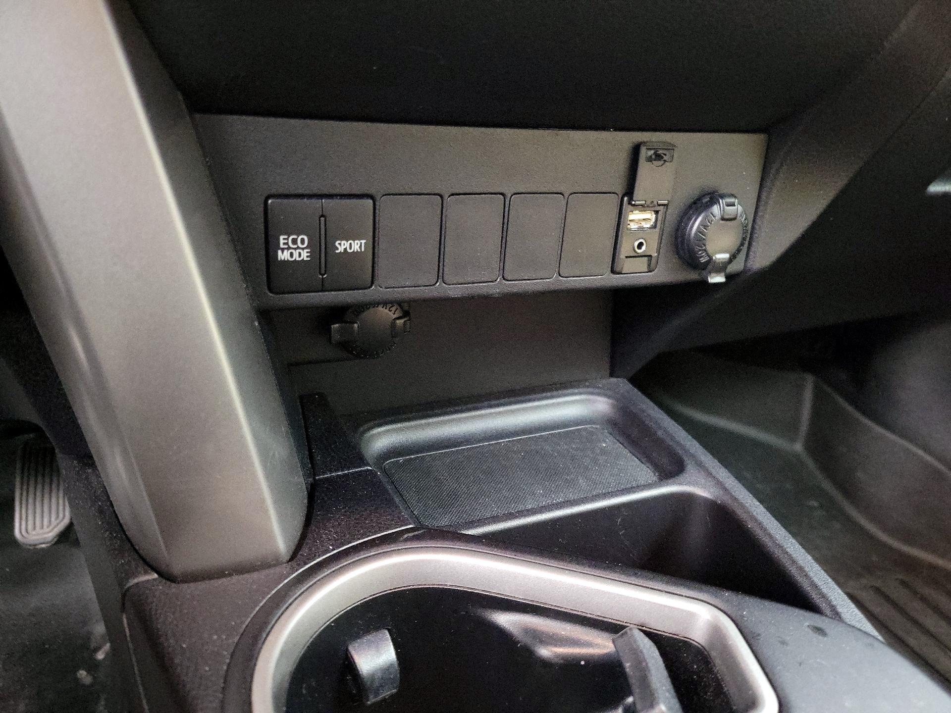 Thumbnail: 2017 Toyota RAV4 - 18