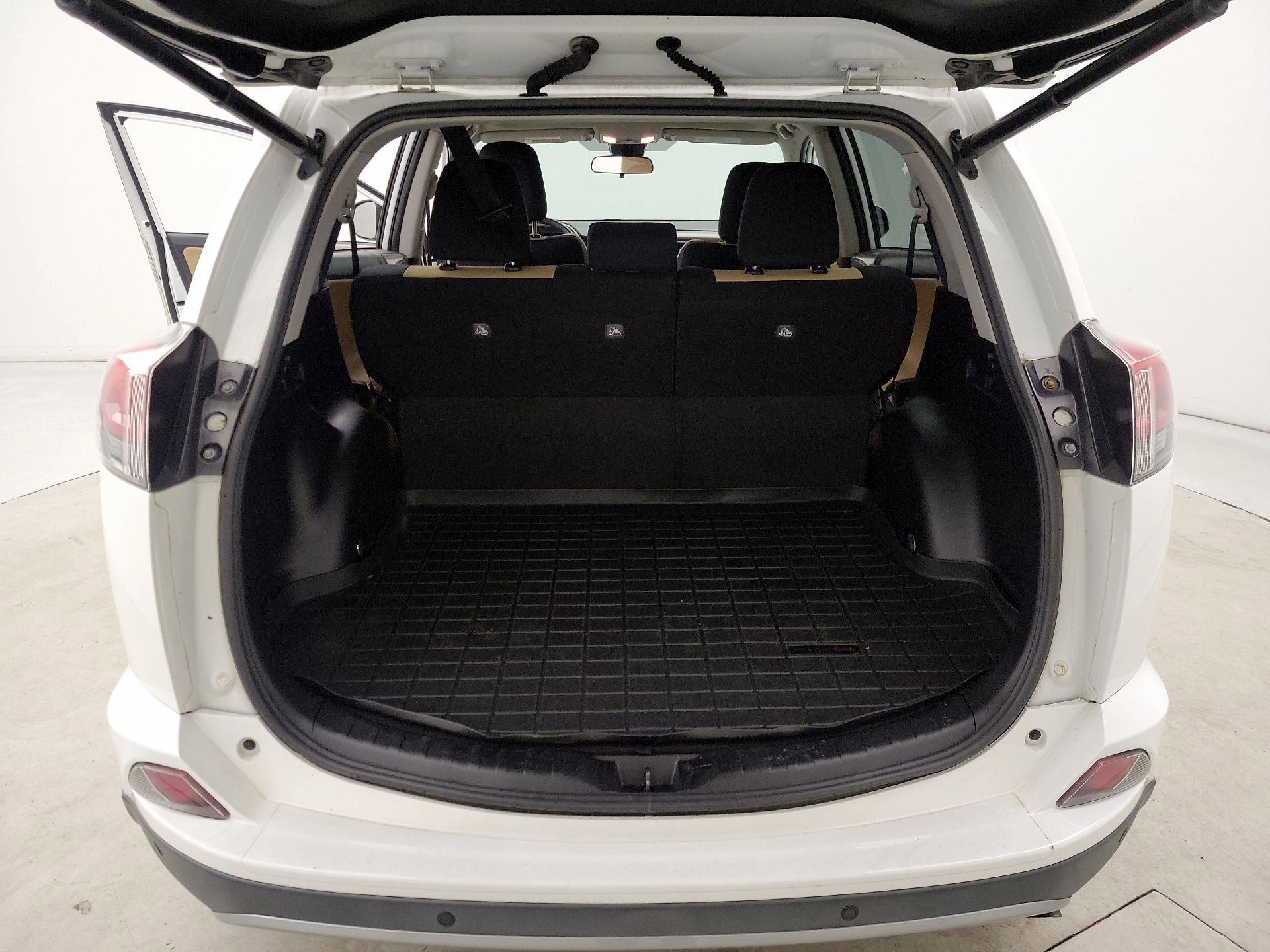 Thumbnail: 2017 Toyota RAV4 - 20