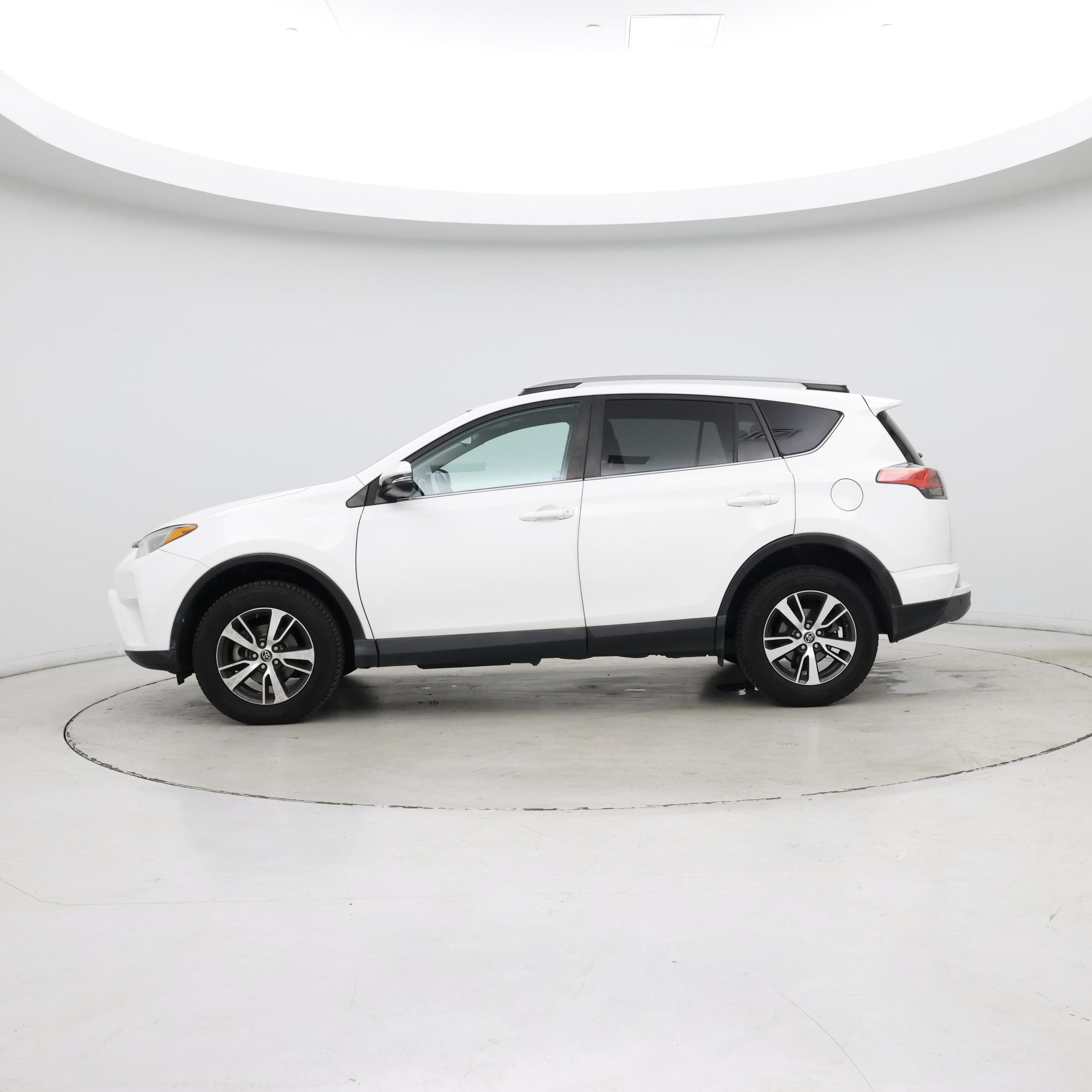 Thumbnail: 2017 Toyota RAV4 - 3