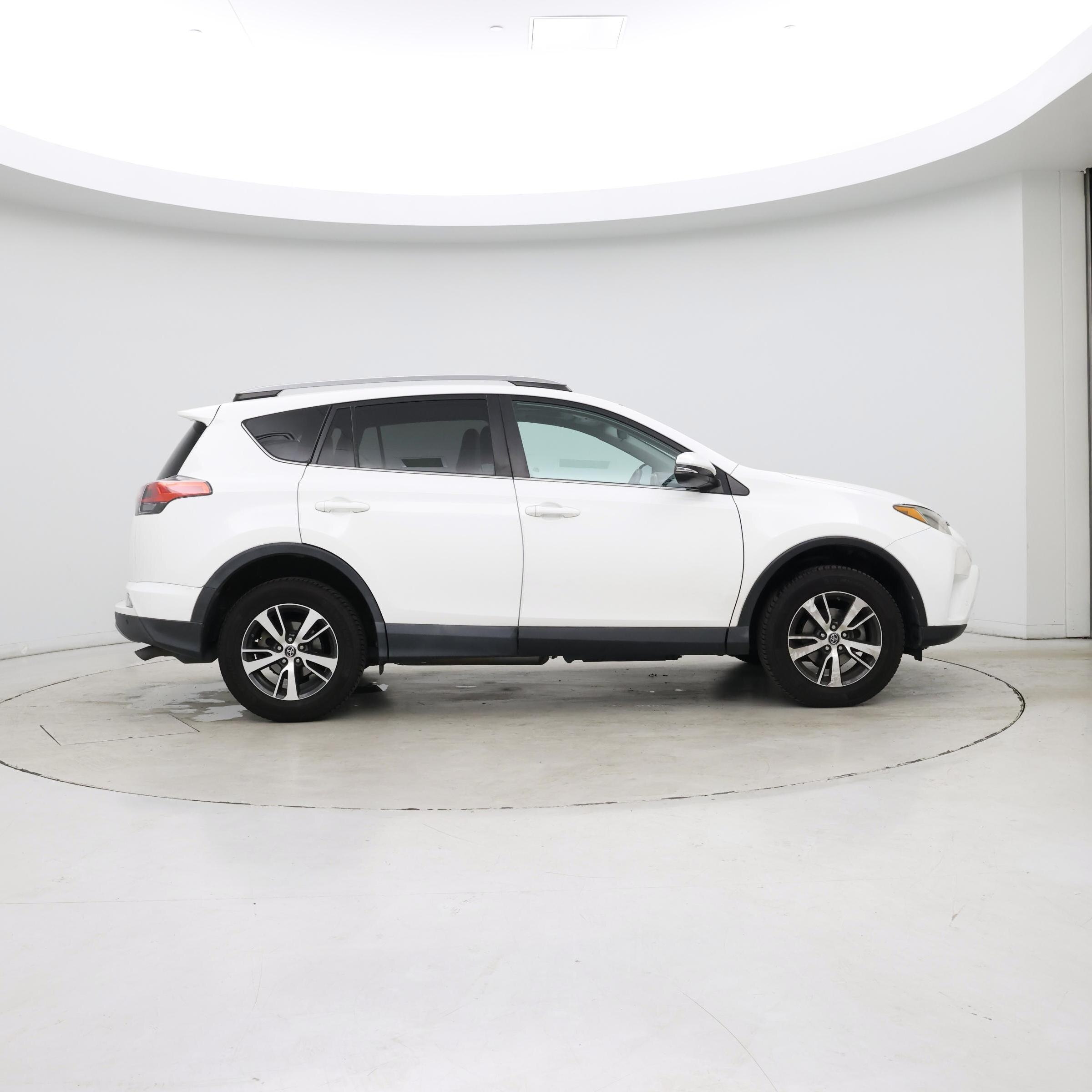 Thumbnail: 2017 Toyota RAV4 - 7