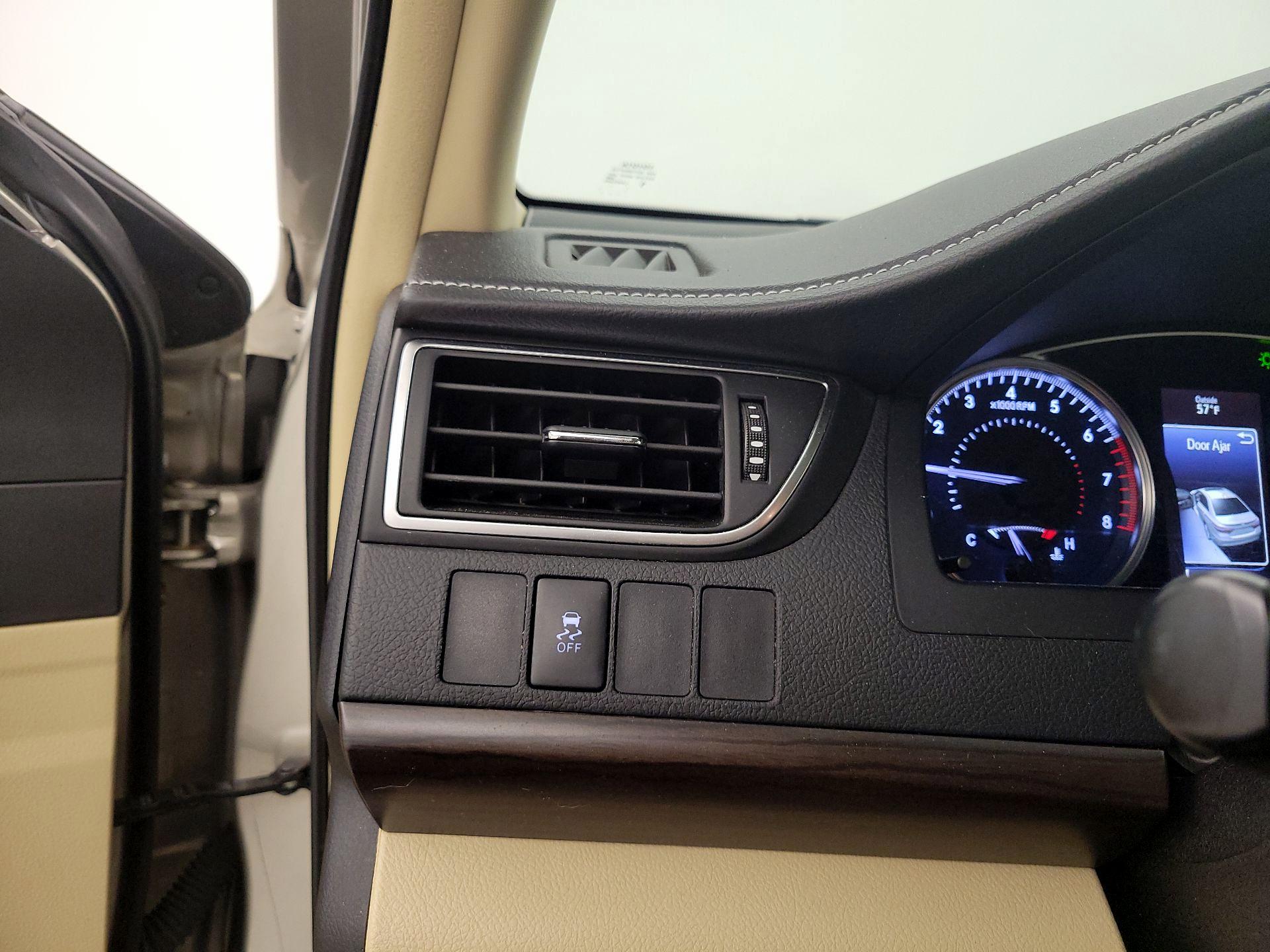 Thumbnail: 2016 Toyota Camry - 13