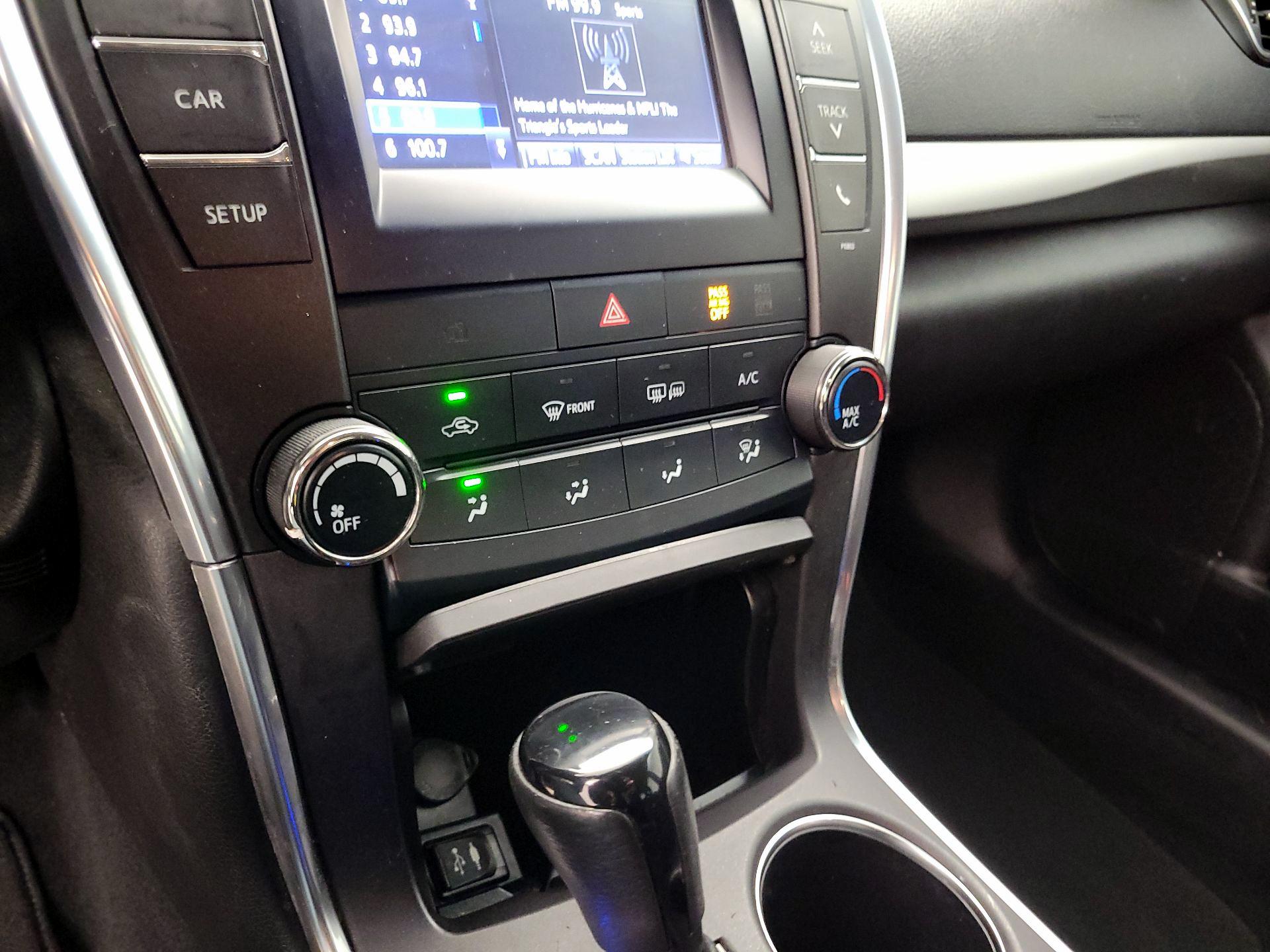 Thumbnail: 2016 Toyota Camry - 16